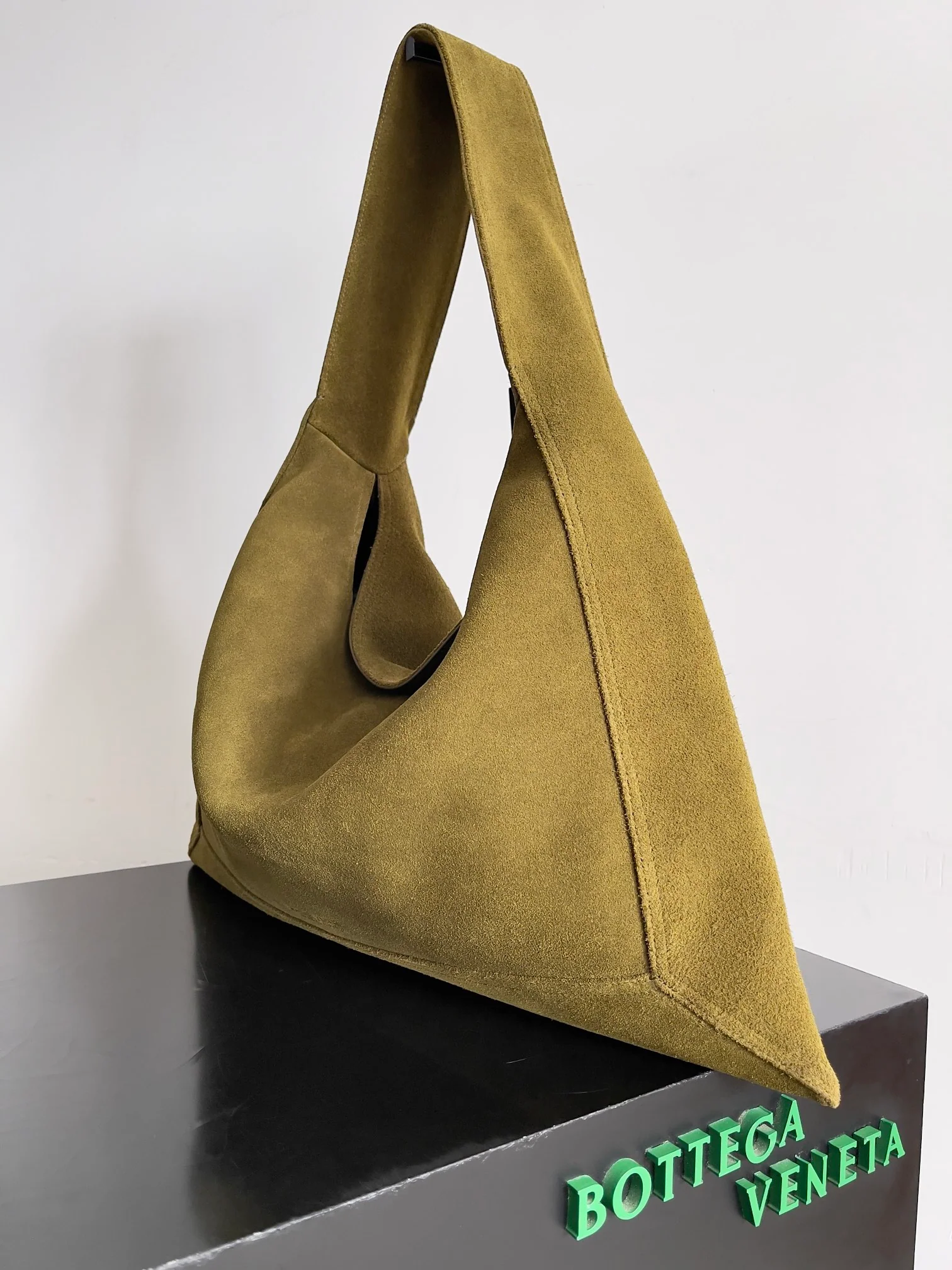 Сумка-тоут BV через плечо - Замша - Горчично-зеленый