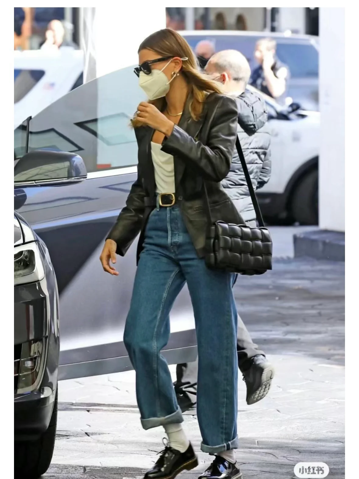 Двусторонняя плетеная сумка через плечо BV - черная