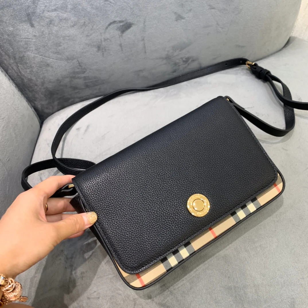 Burberry - Новая сумка через плечо Note - Черная