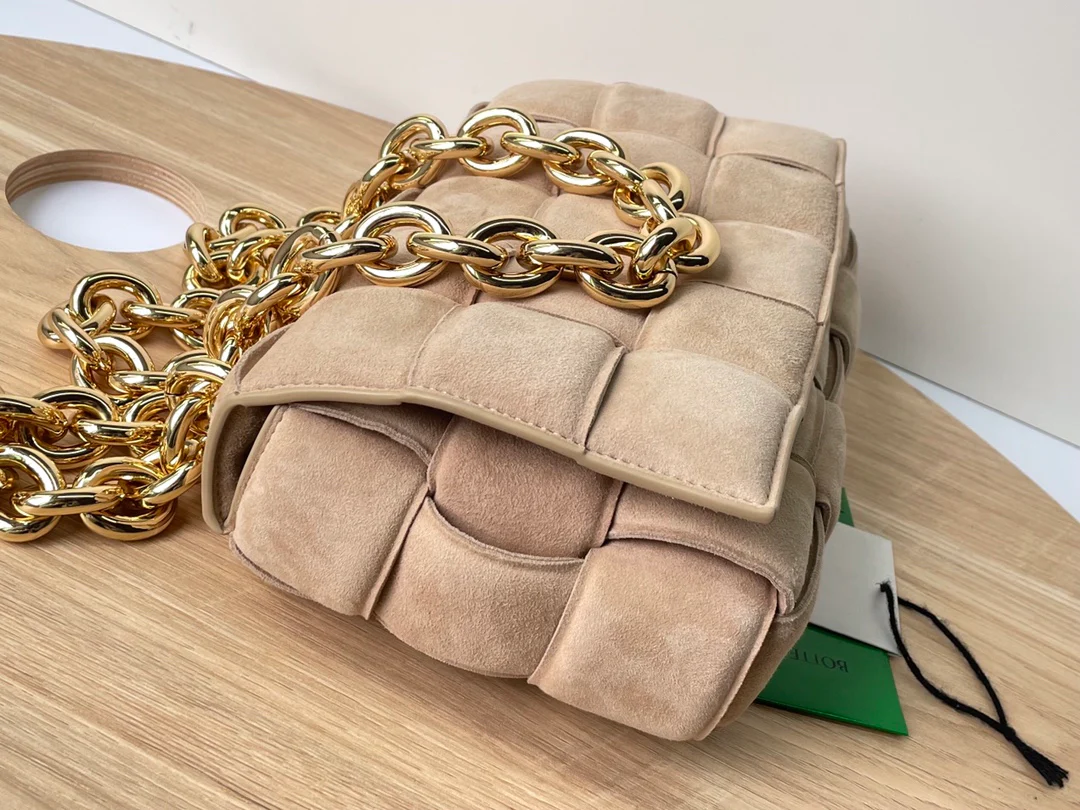 Сумка BV Chain Square Bag из овечьей кожи - 27x10x18 см
