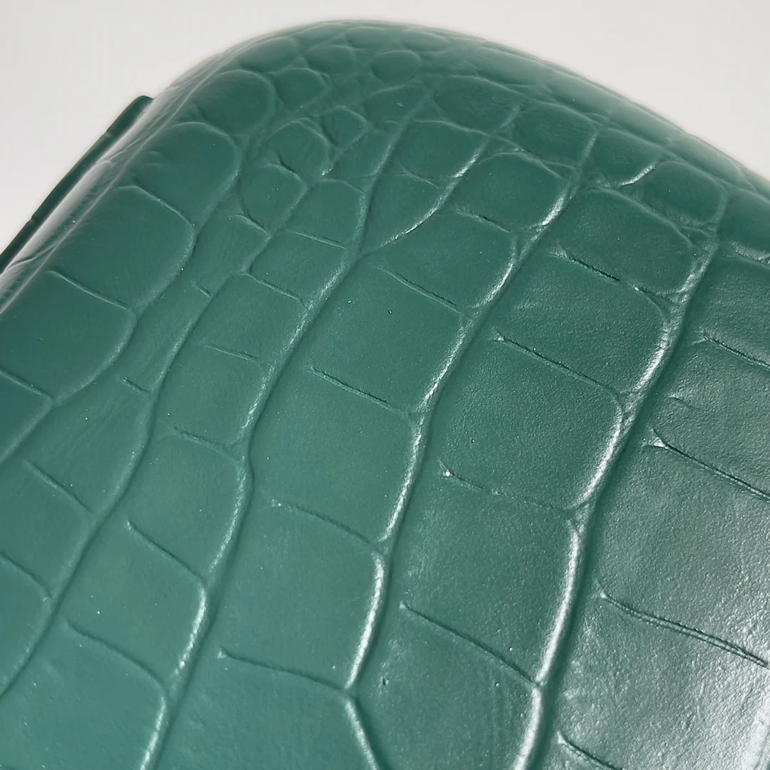Вечерняя сумочка BV с рисунком под крокодиловую кожу - зеленая