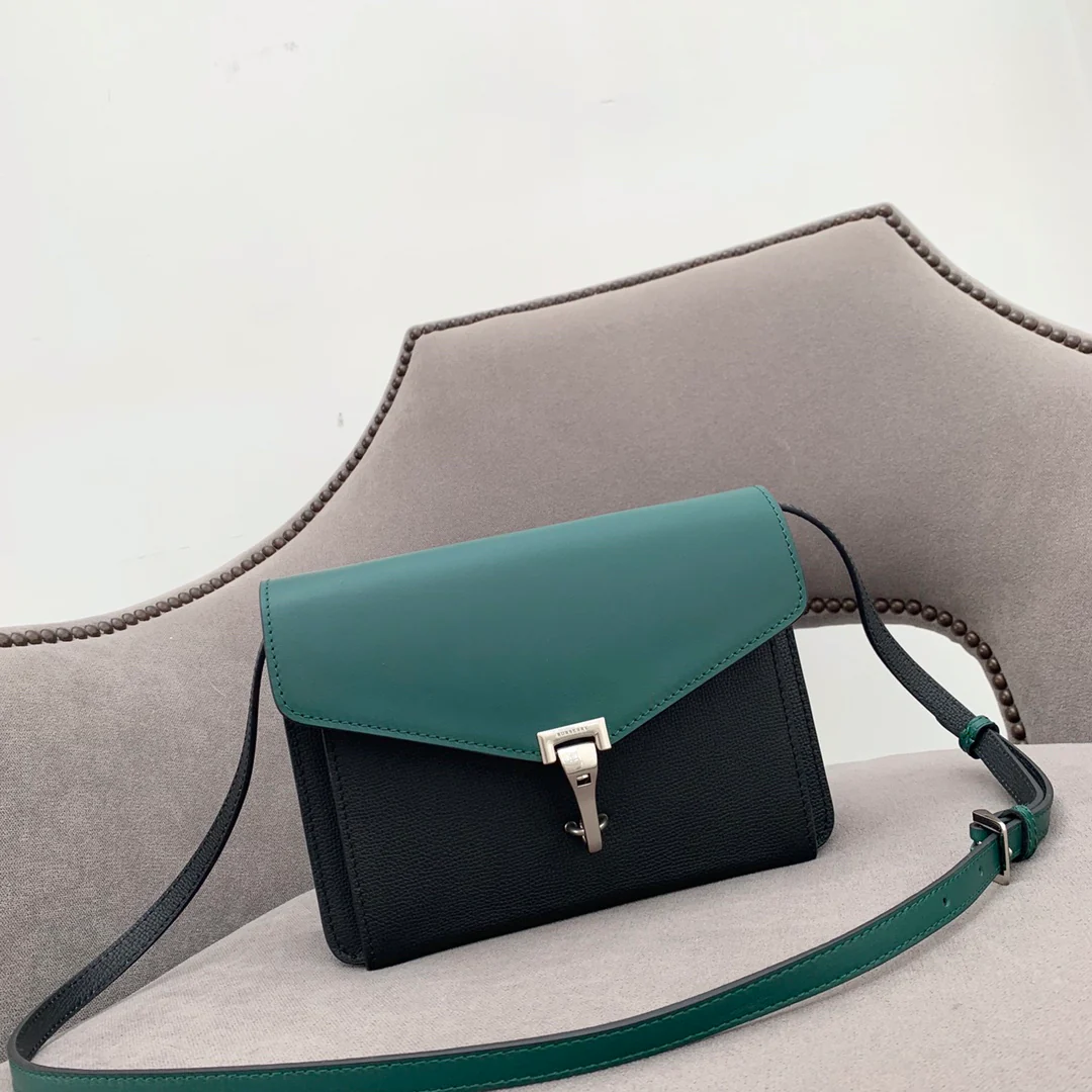 Новинка 2022 года от Burberry - Сумка через плечо с дизайном в стиле колор-блок.