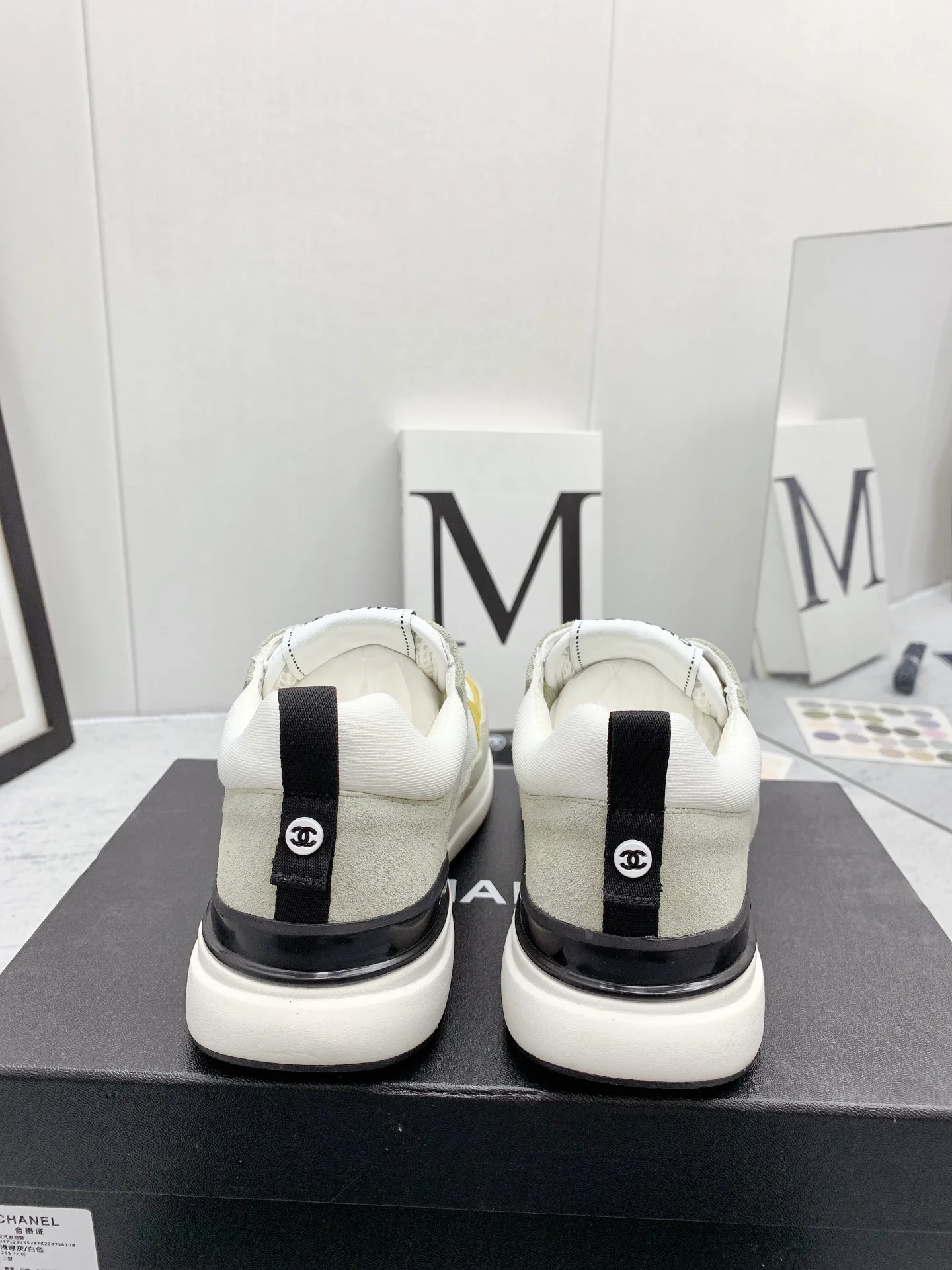 Chanel - Твидовые кроссовки в стиле пэчворк - Повседневные кроссовки - Серо-желтые