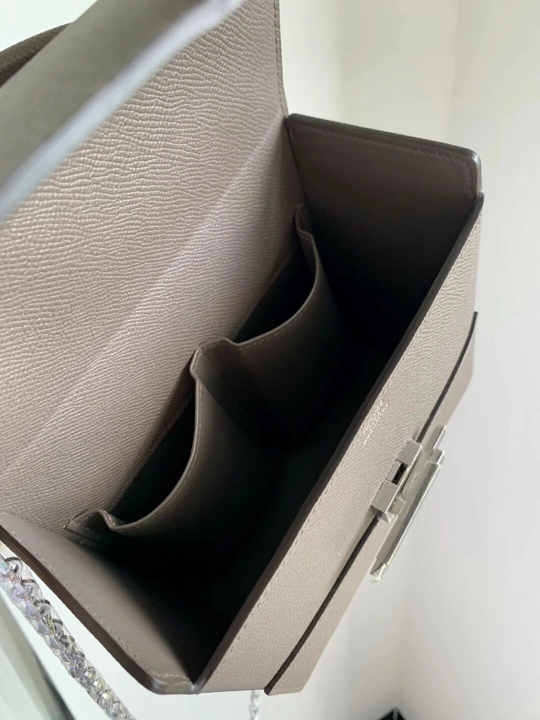 Hermes-cinhetic-24-8f-epsom-tin ash-silver buckle