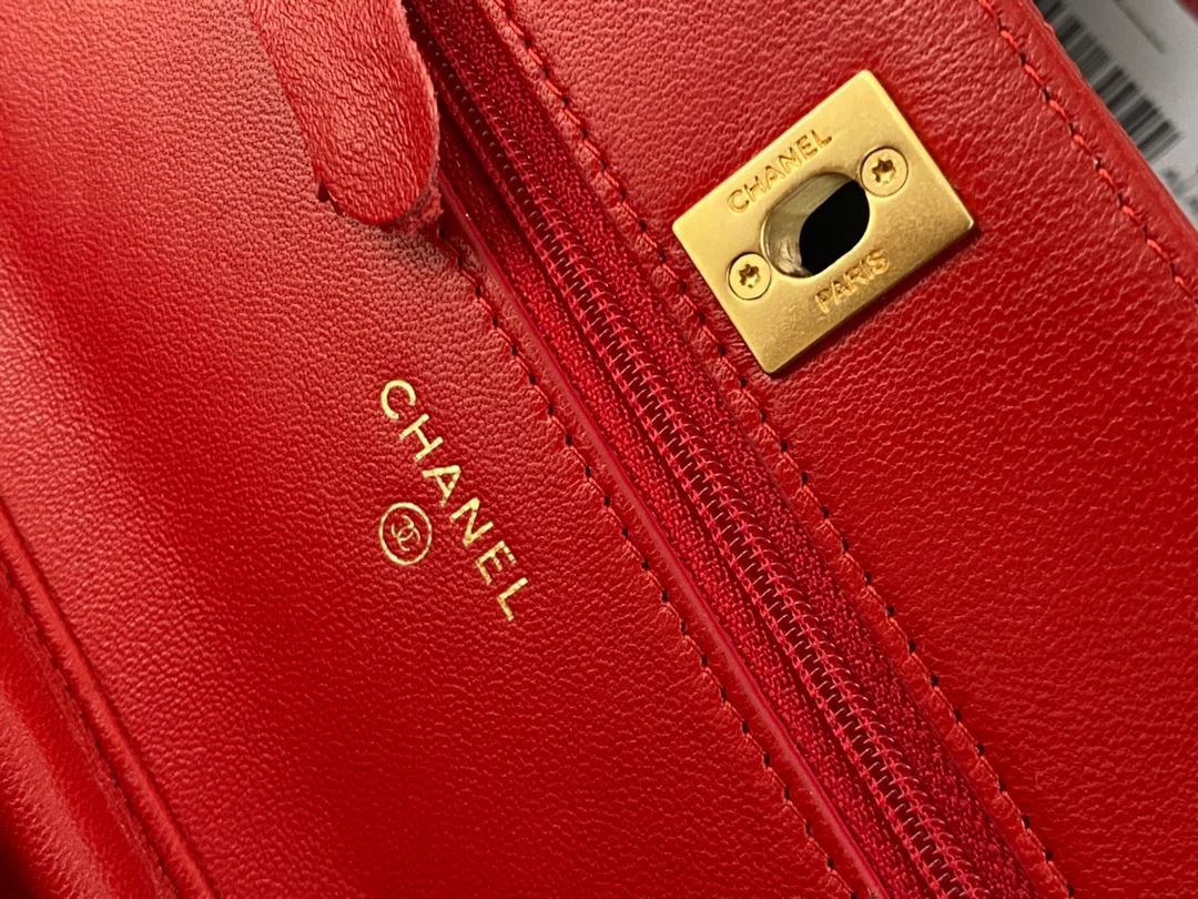 Chanel - Golden Ball woc