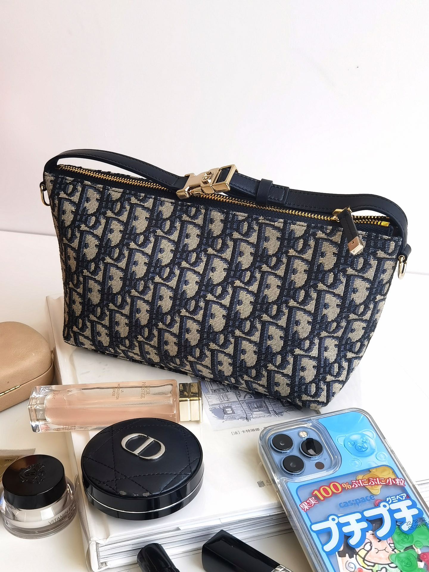 Сумки-ланчбоксы Dior из серии Oblique Monogram - Большой размер