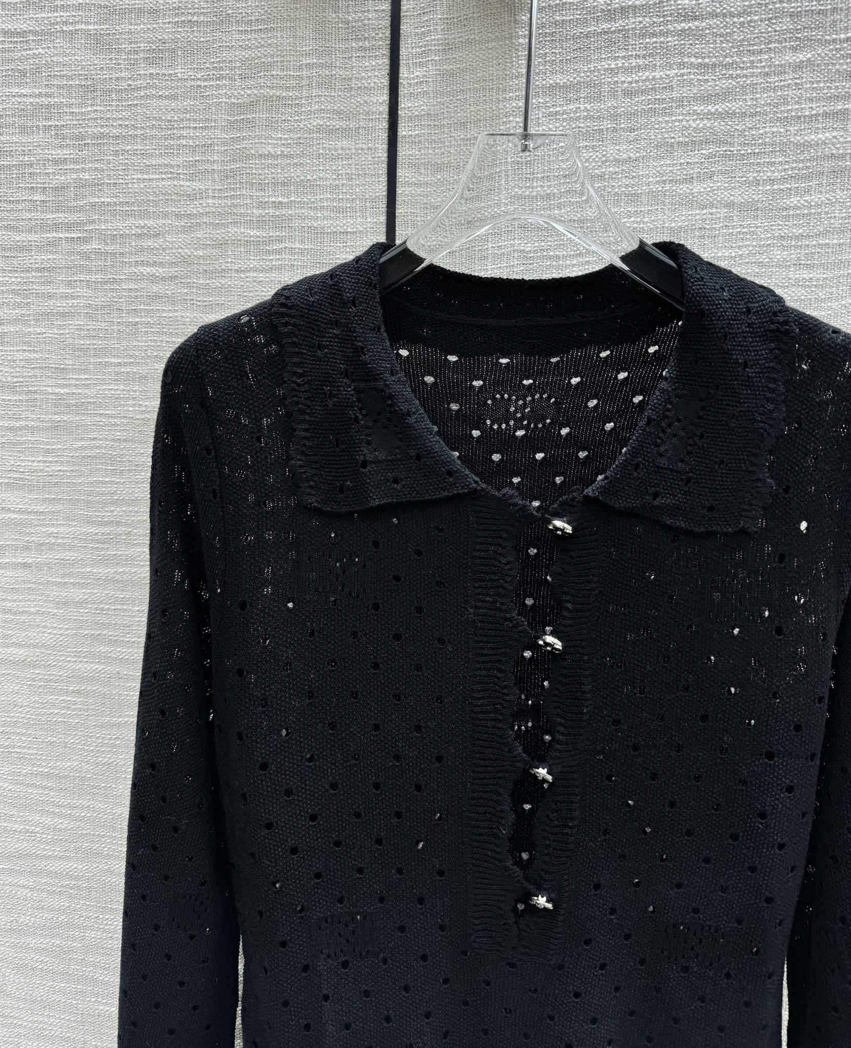 Chanel 2403 - Платье из ажурной вязки с двойной буквой С - Черное