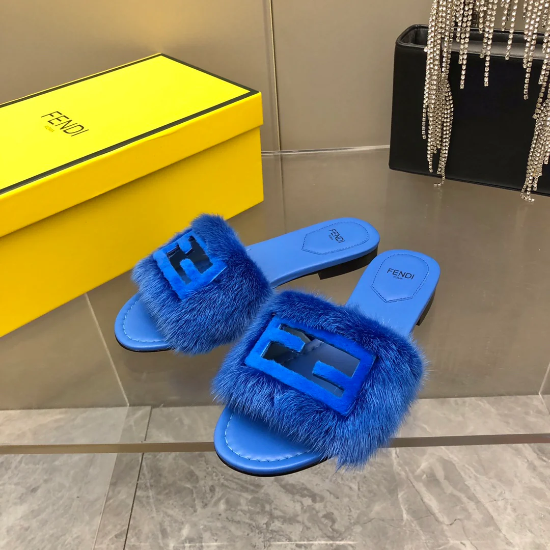 Новинка сезона осень/зима 2023 от Fendi - Серия с мехом норки - Тапочки - Синие