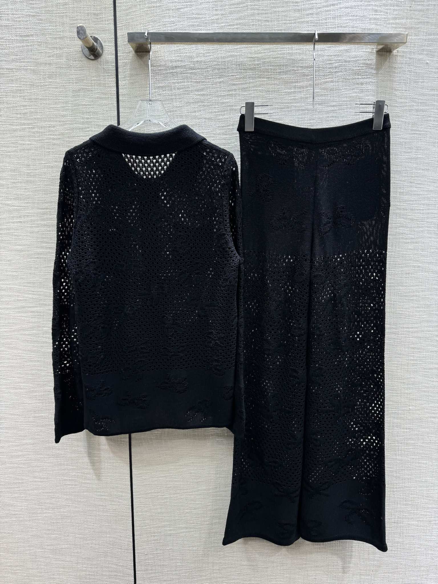 Chanel - 2403-24 Новейший элегантный вязаный комплект ранней весны с ажурным узором - Черный