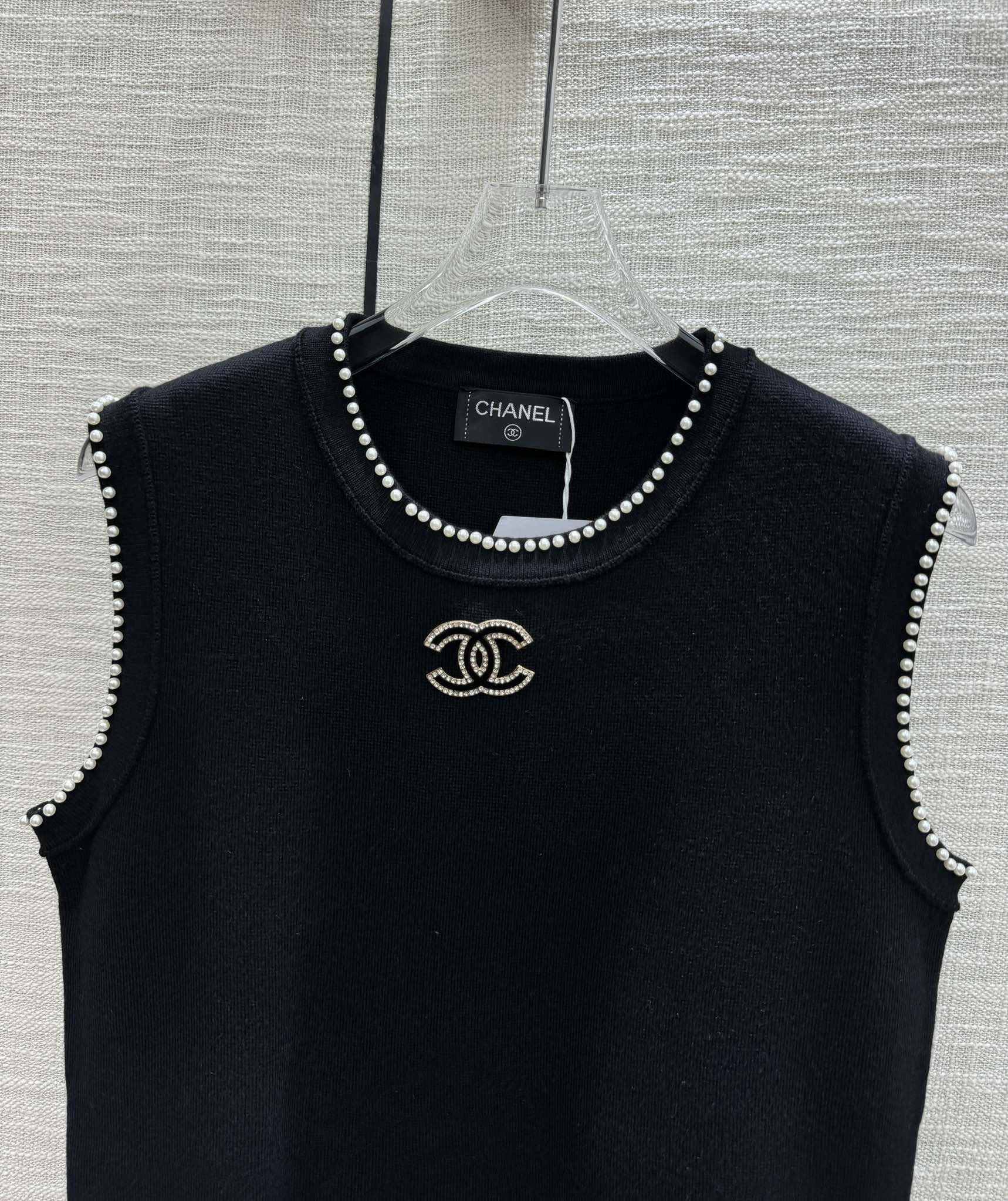 Жилет Chanel-2403 из плотной вязки с бисером-1