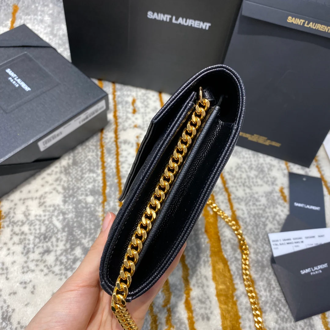 Сумка-конверт YSL с монограммой и икрой и V-образным ромбовидным узором