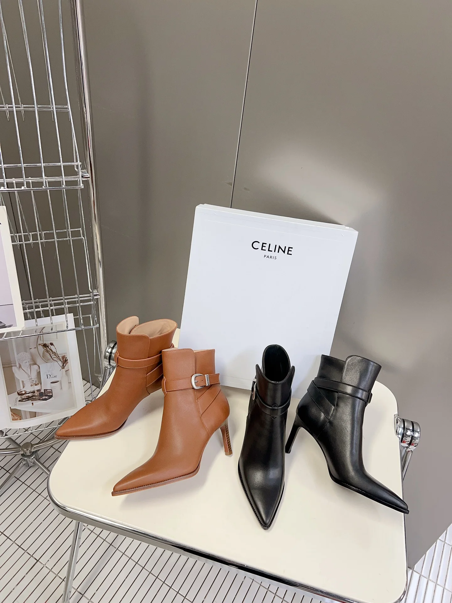 Celine - Новинка начала осени 2023 года - Ботильоны на шпильке с острым носком