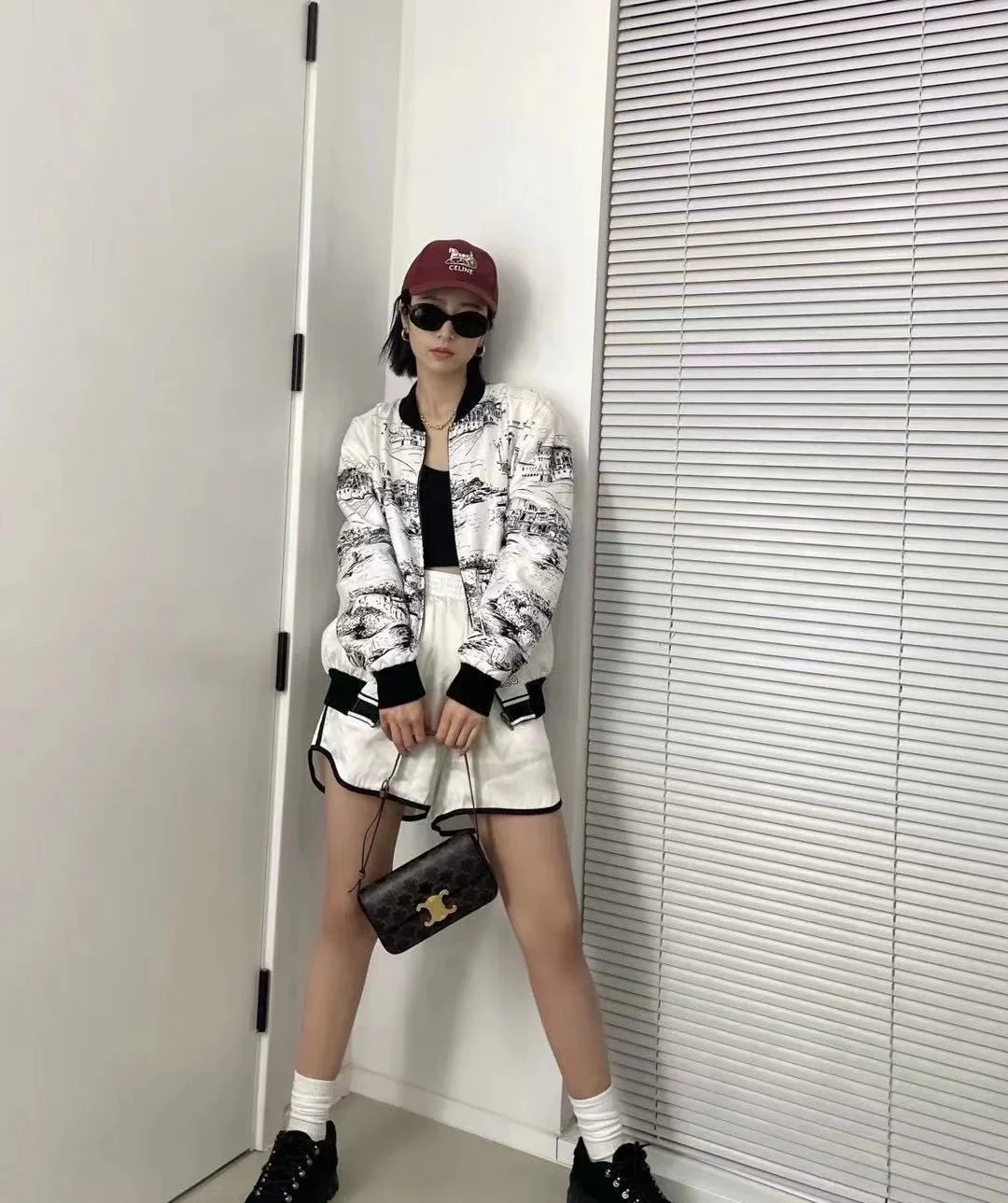 Сумка под мышку с монограммой Celine Triomphe