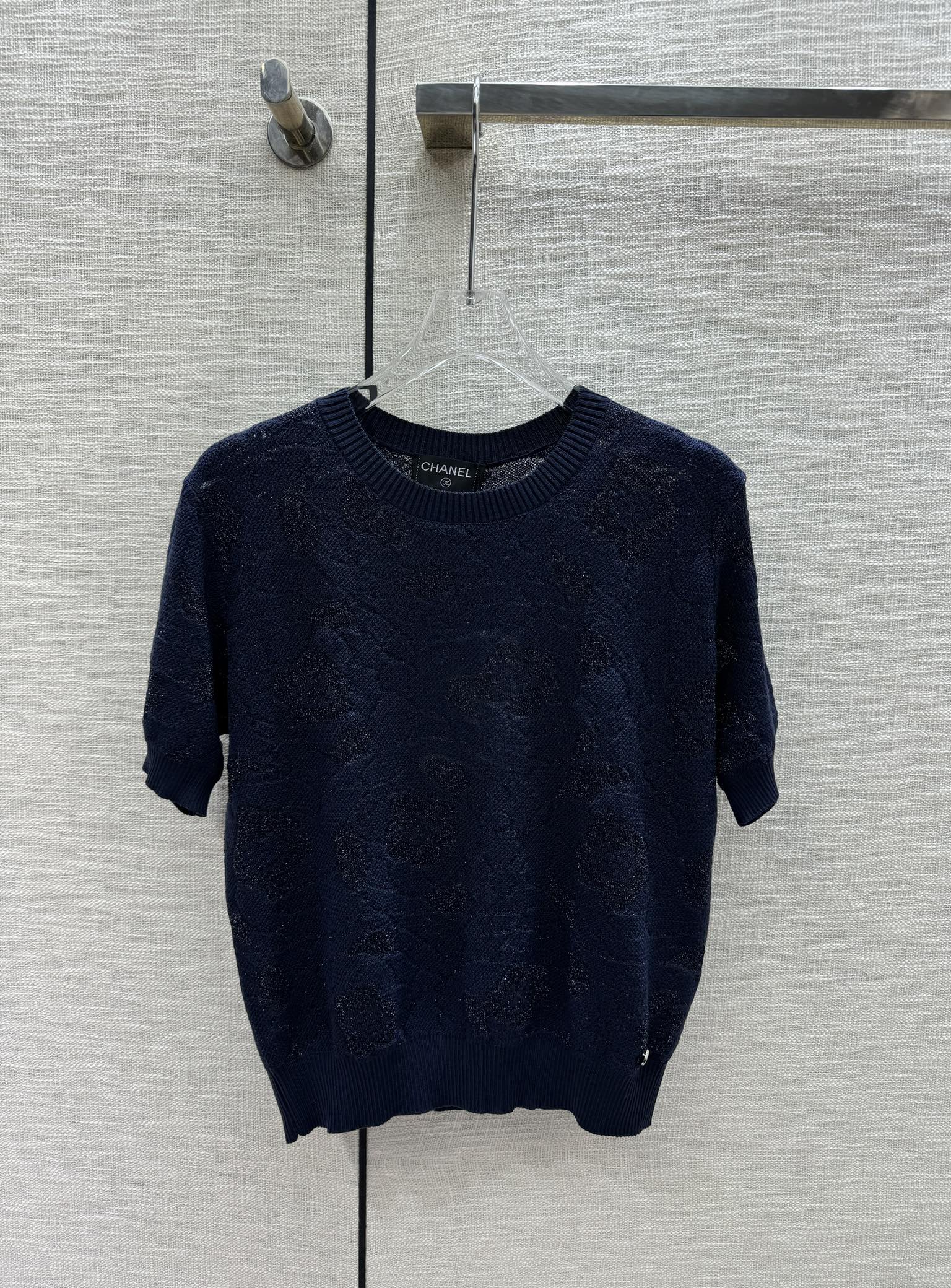 Платье Chanel 2403 Camellia Knit с коротким рукавом, синее.