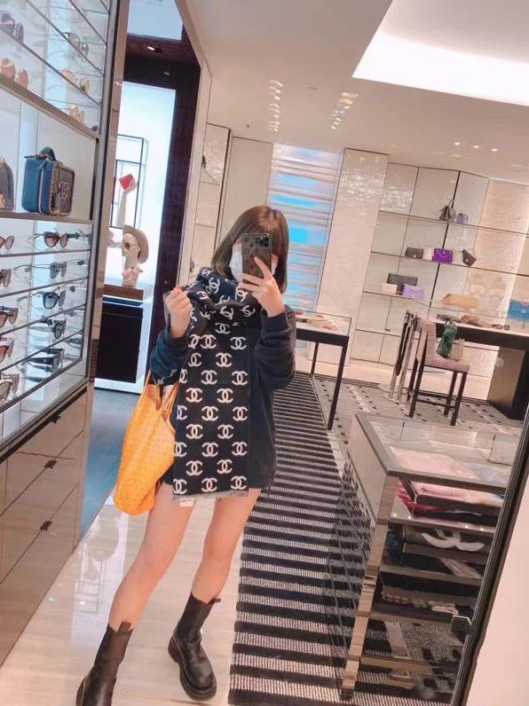 Chanel - Черный