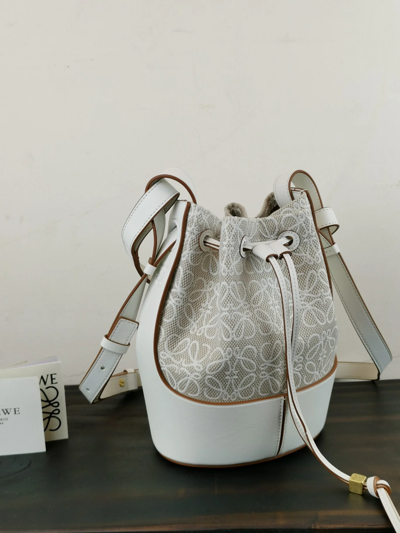 Сумка-ведро Loewe Anagram - Маленькая - 1 шт.