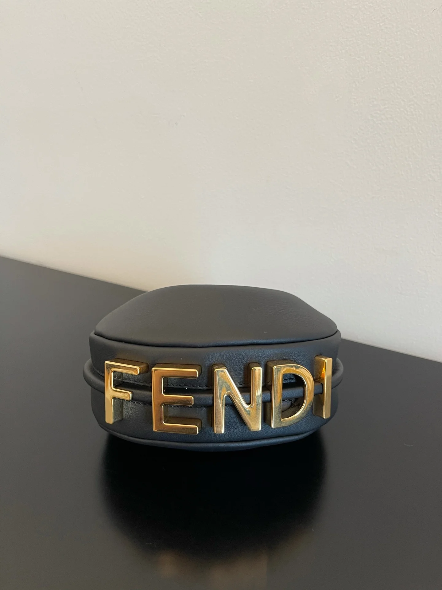Миниатюрная черная кожаная сумка через плечо Fendi-fendigraphy