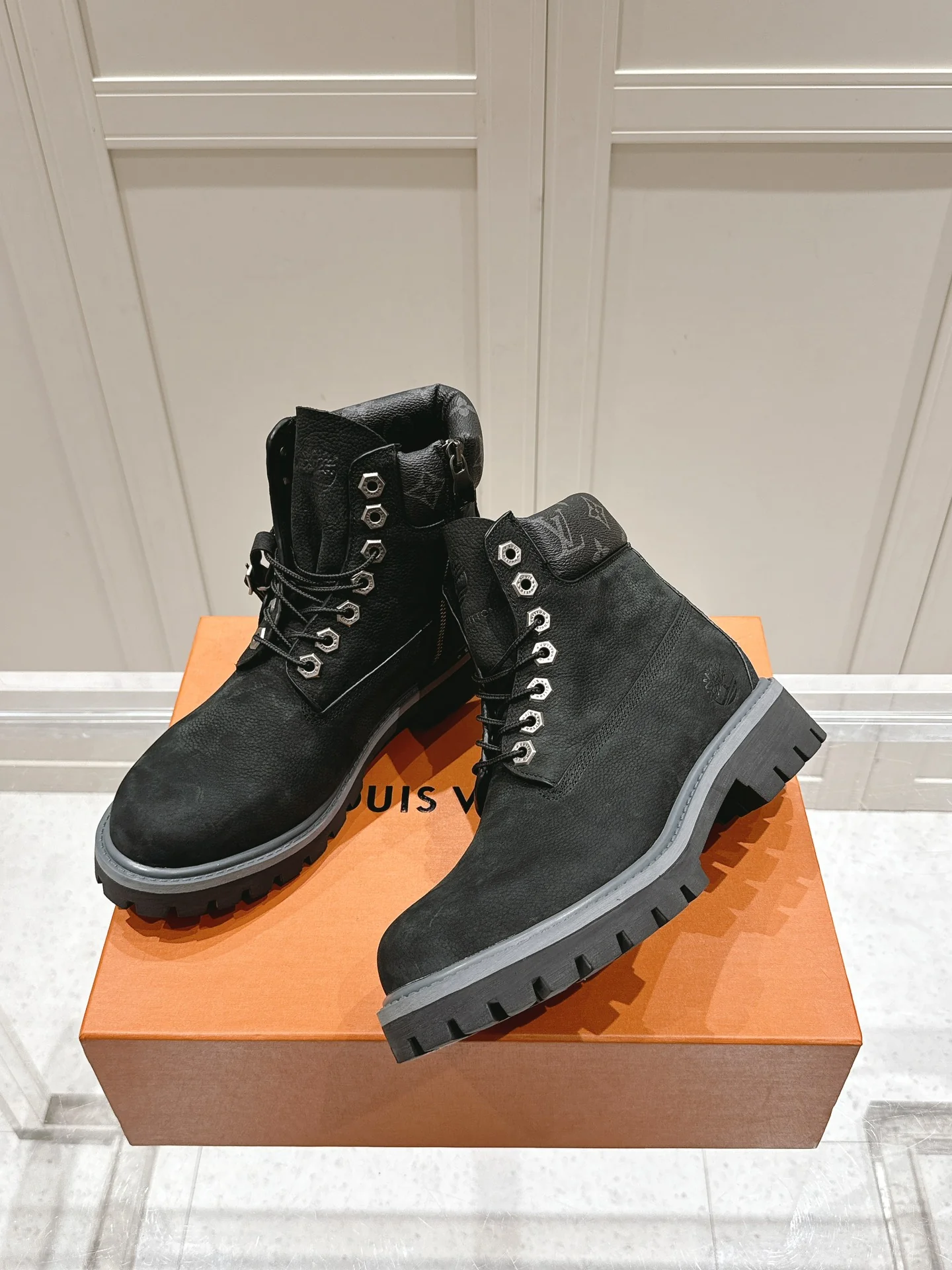 LV-2024-Doc Martens-Black
