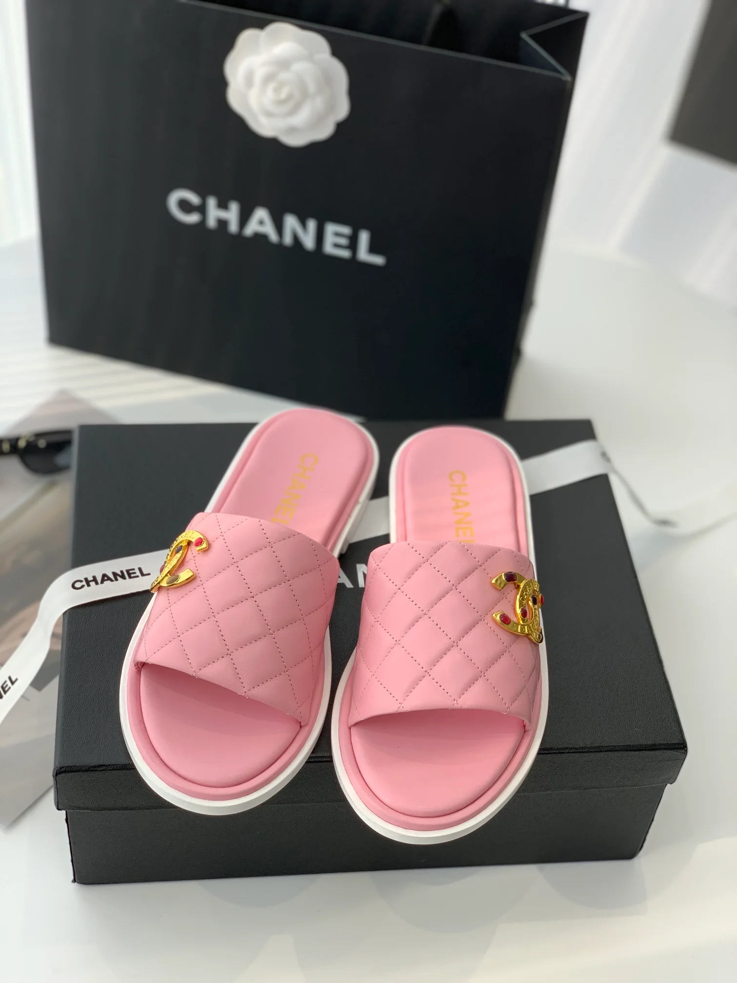 Новые тапочки Chanel 22a Métiers d'Art с пряжкой из драгоценного камня - размеры 35-40