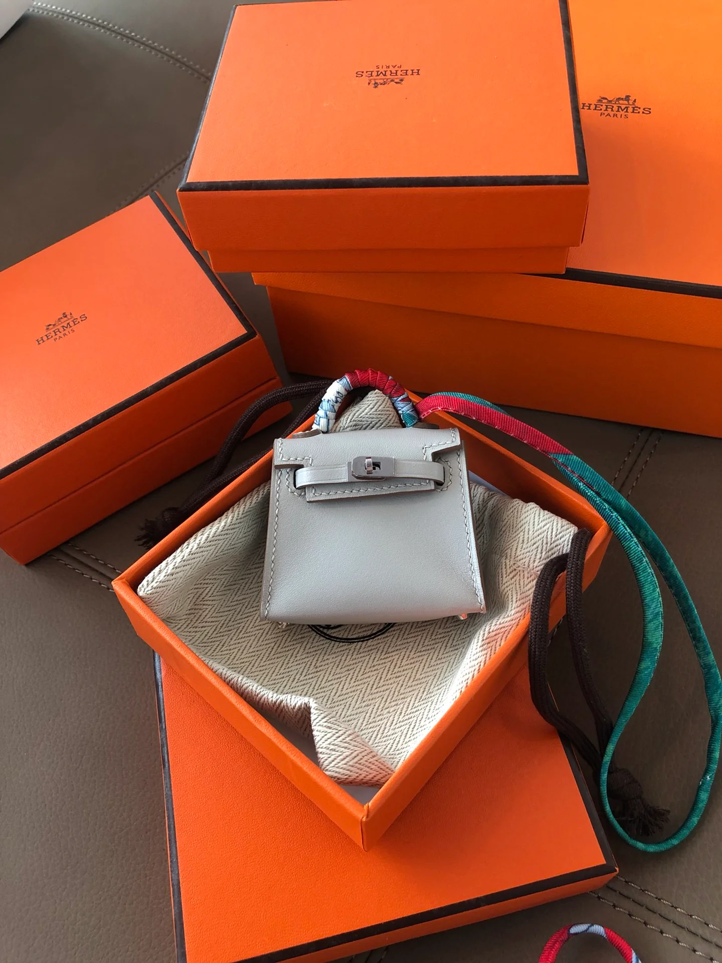 Брелок для сумки Hermes Kelly из таделактовой кожи