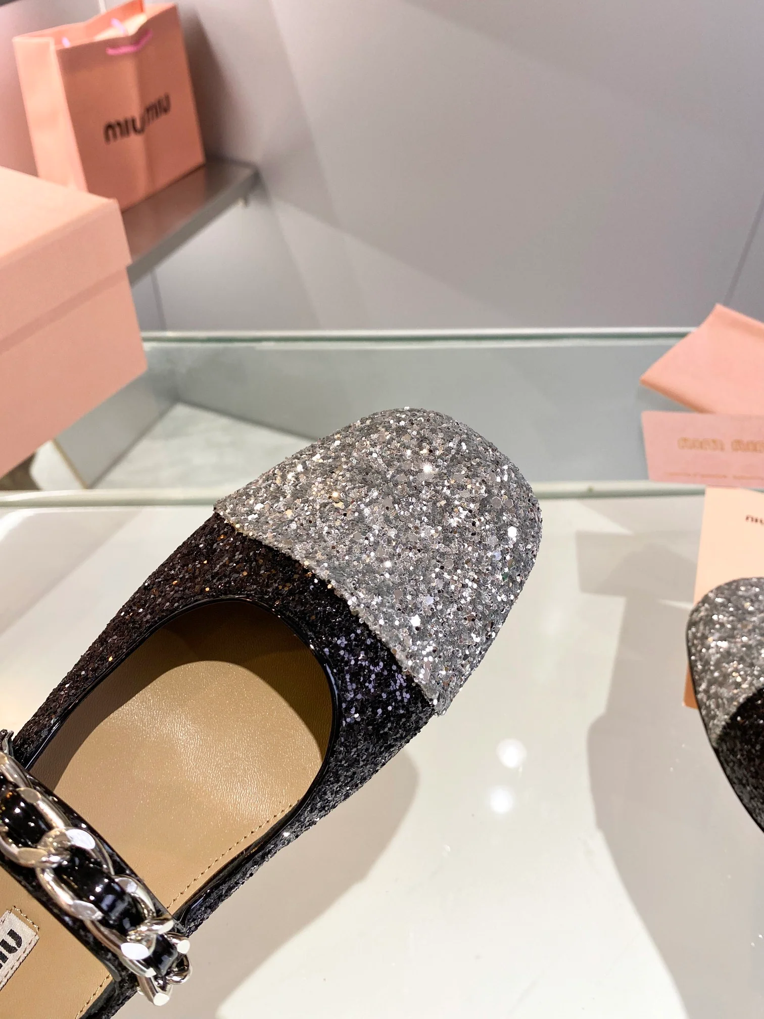 Новинка Miu Miu 2022 года - балетки