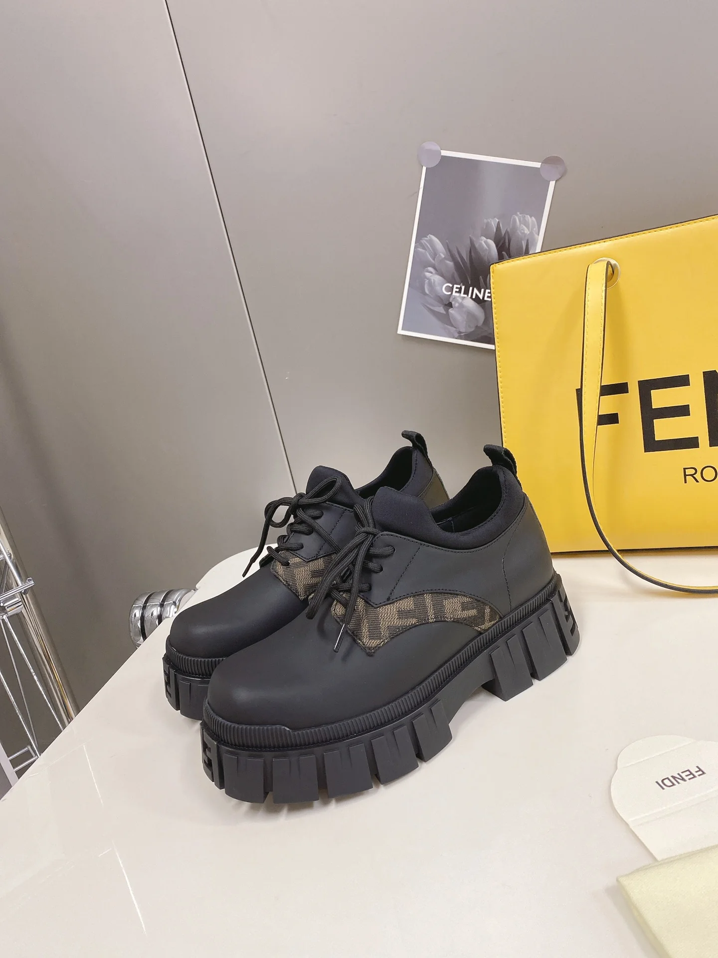 Туфли на платформе Fendi - верх с логотипом
