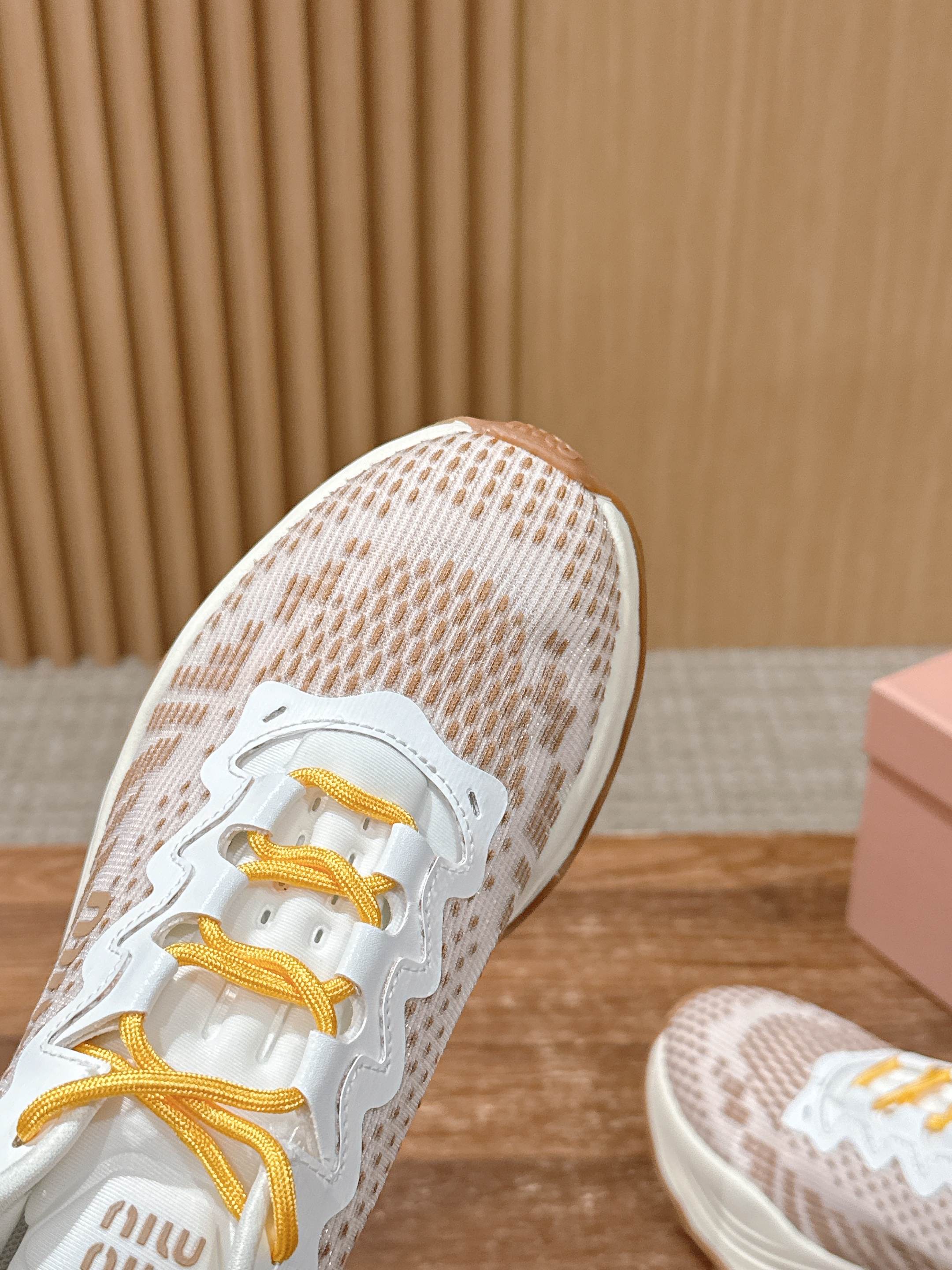 Кроссовки на платформе Miu Miu - розовые