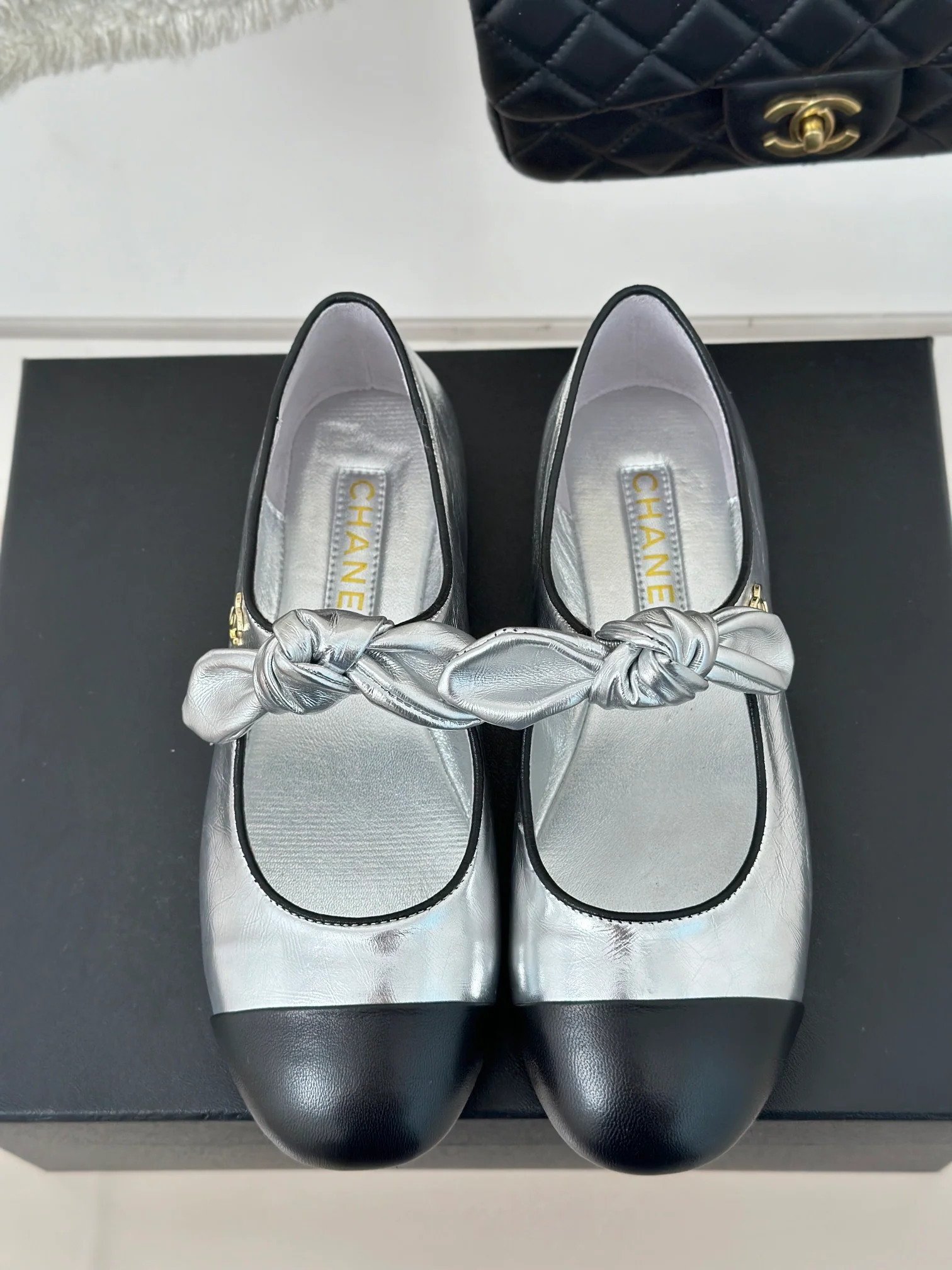Балетки Chanel 2024 Ribbon Ballet Flats - серебристые