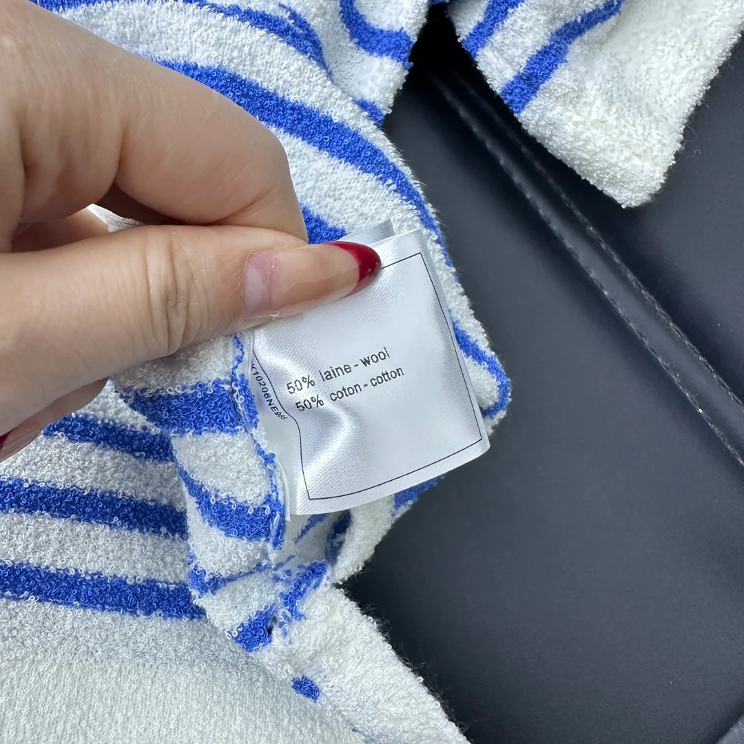 Вязаный топ Chanel 2403 в полоску с короткими рукавами - 1 шт.