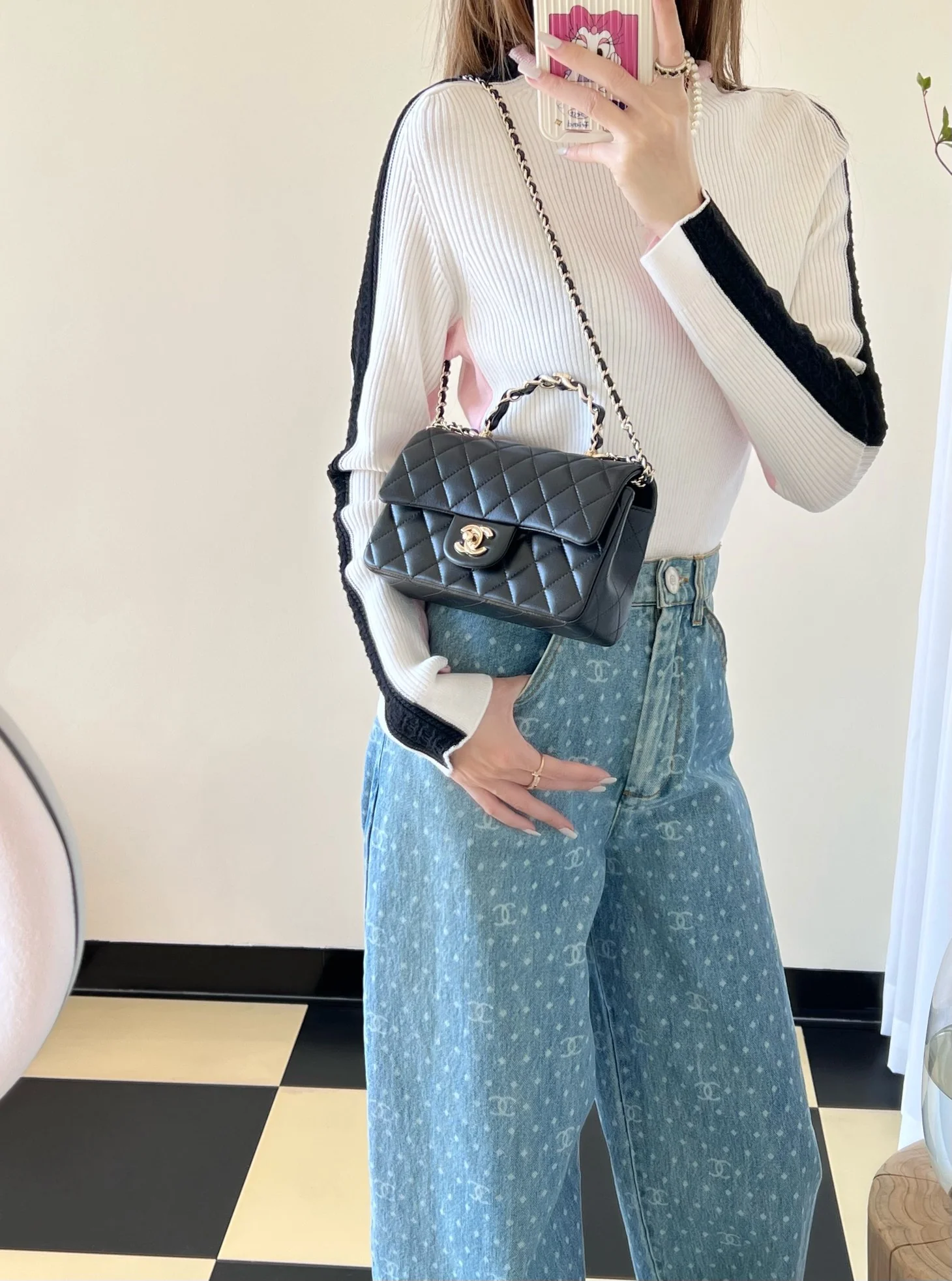 Chanel - Сумка с двойной С-образной ручкой и клапаном CF - Черная