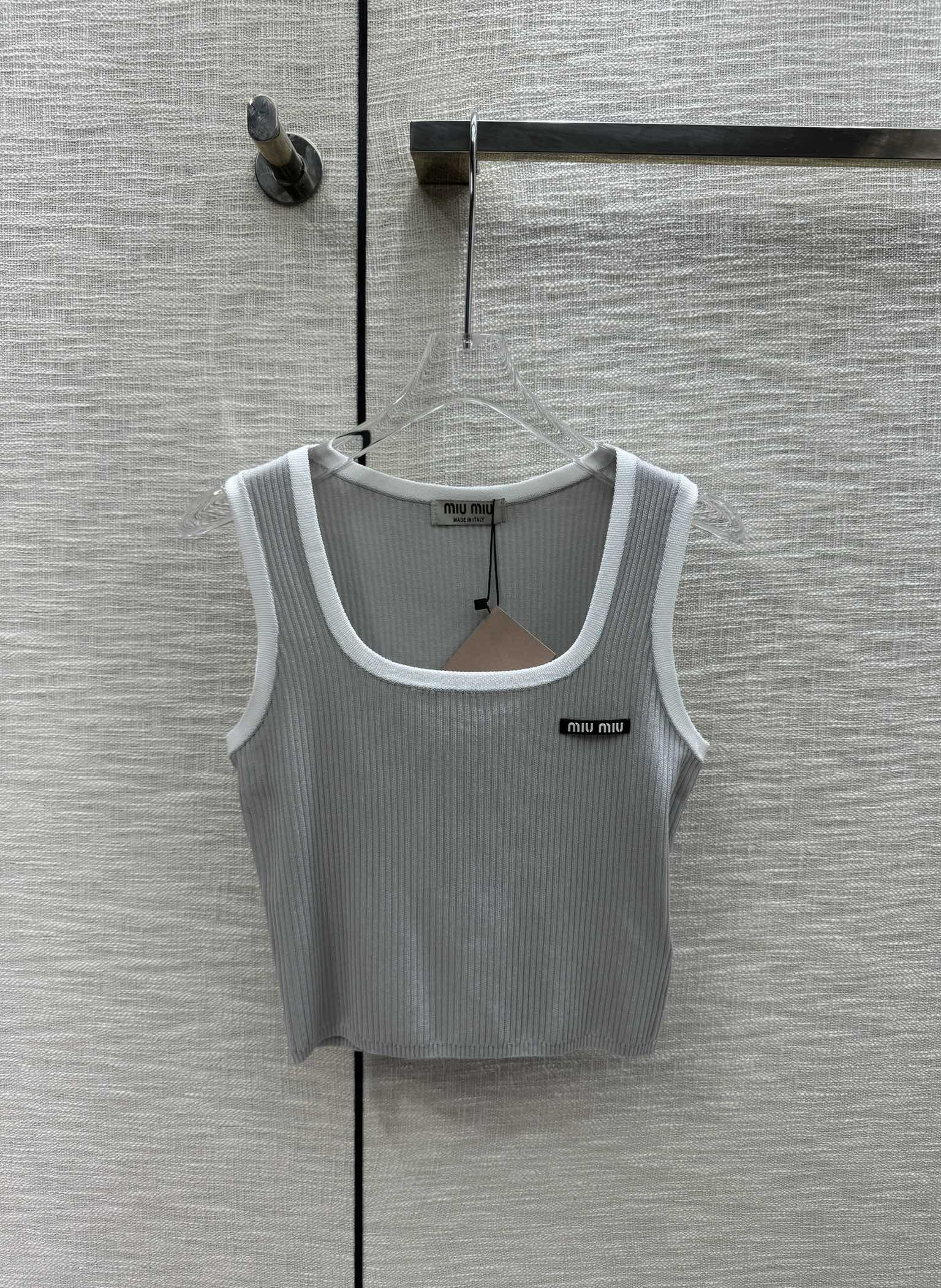 Вязаный жилет Miu Miu 2404 с квадратным вырезом и цветными блоками - серый