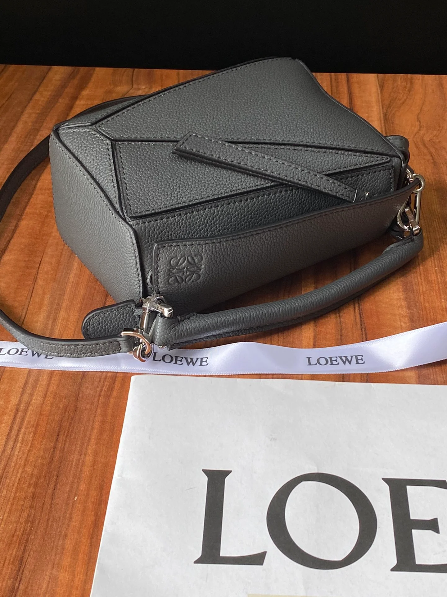 Мини-сумка Loewe Puzzle Bag из телячьей кожи - 21