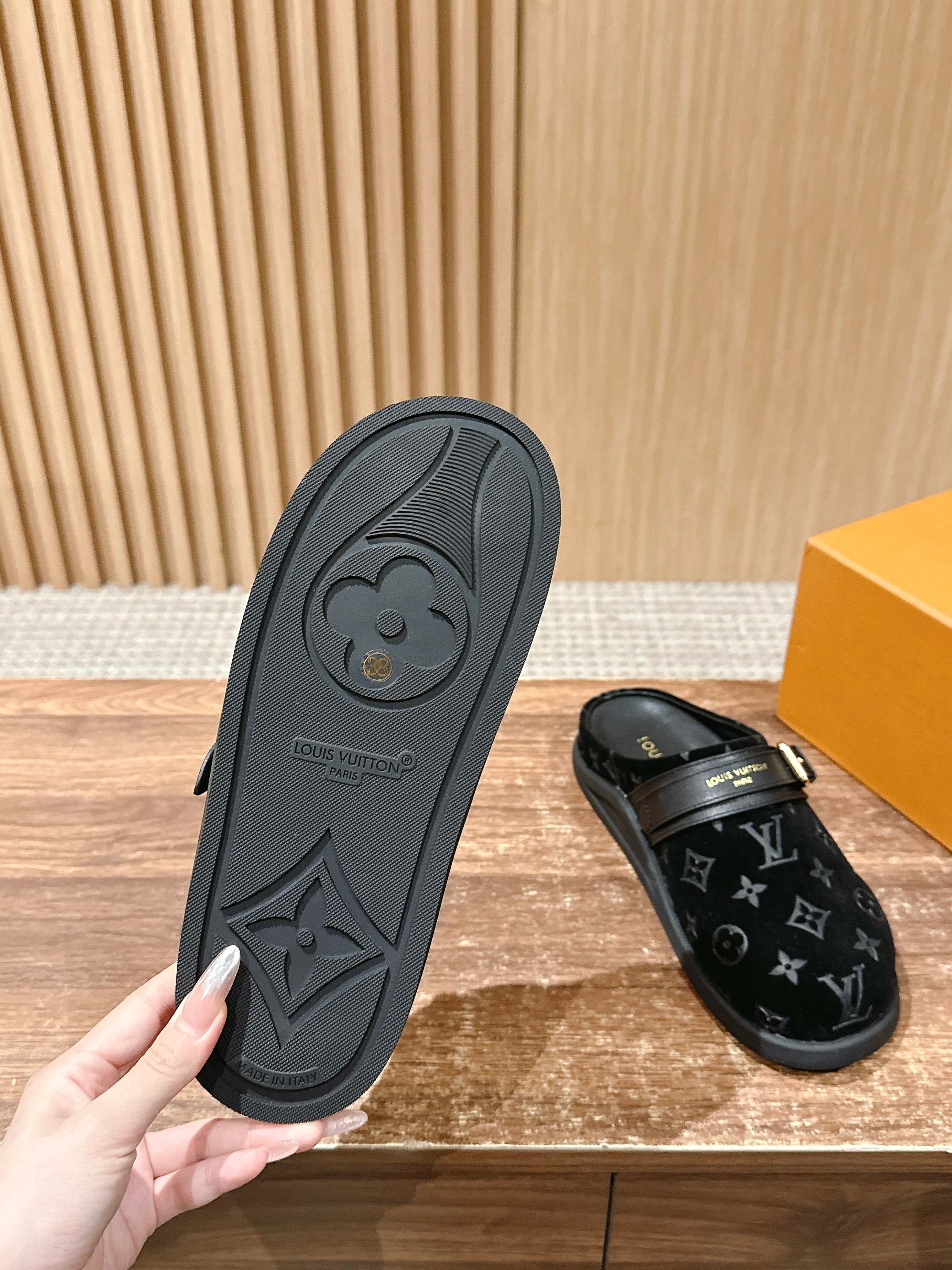 Сандалии LV Birkenstocks - замшевые - черные