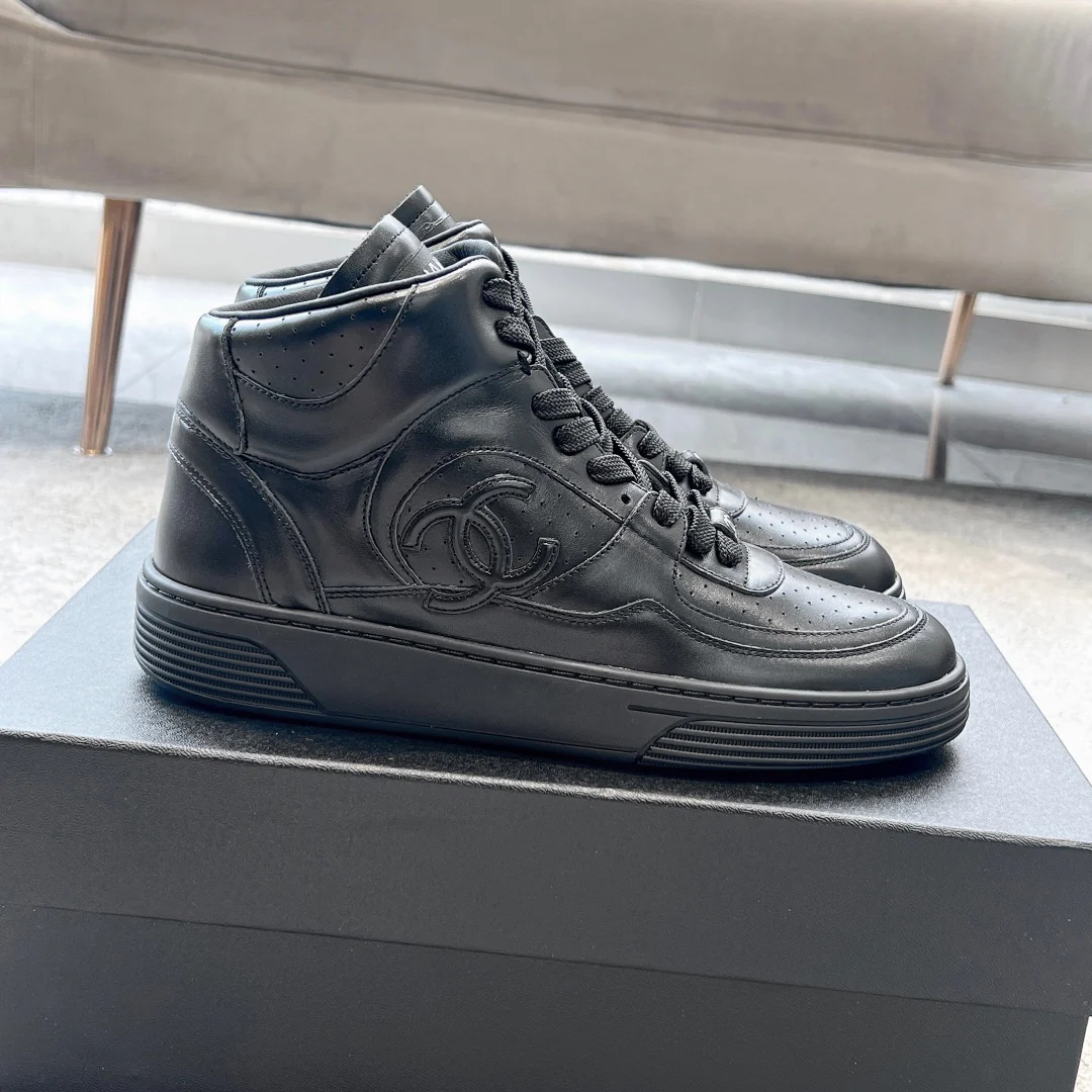 Новинка сезона весна/лето 2023 от Chanel - Высокие кроссовки - Черные