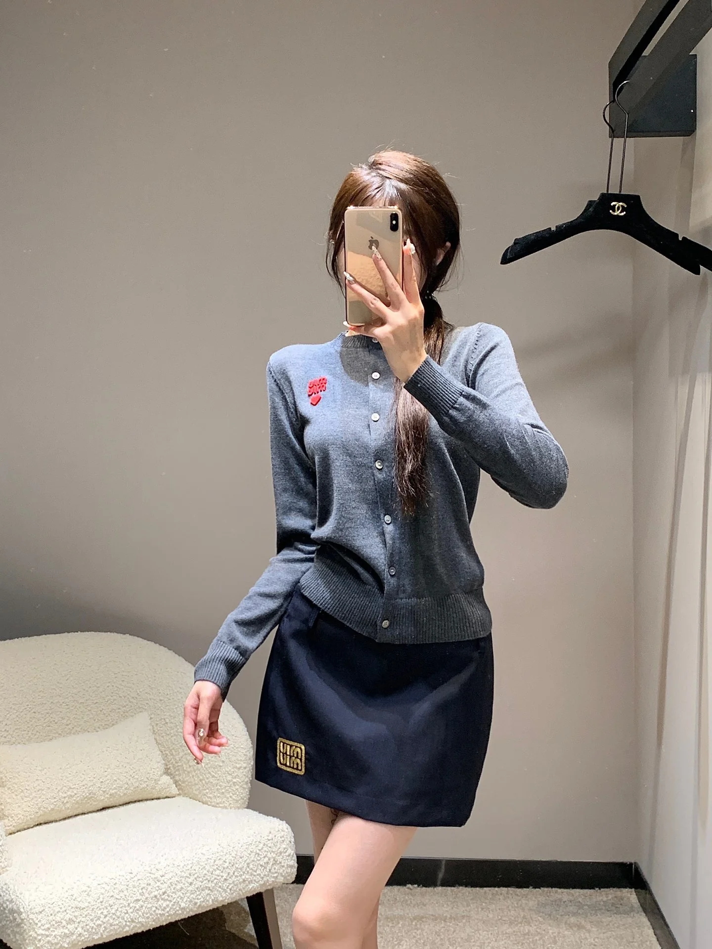 Miu Miu - 2404 - Вязаный кардиган с вышитым логотипом в виде сердца - Серый