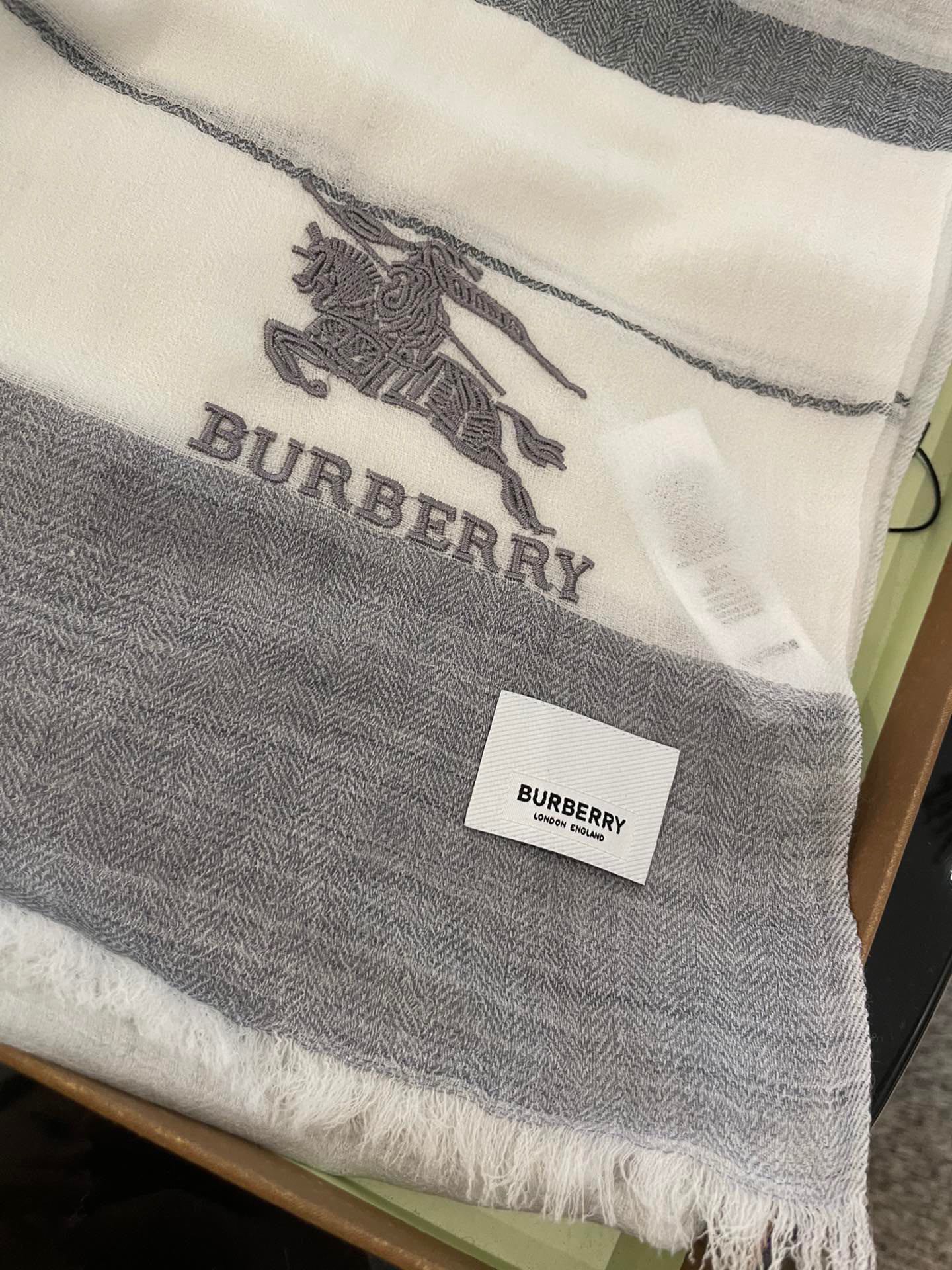 Кашемировый шарф Burberry Wave с волнистой текстурой - 105 см x 180 см - серый