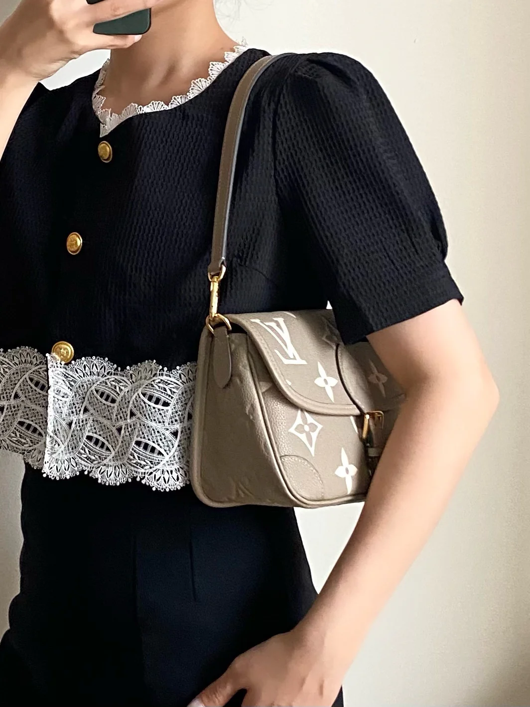 m46583-LV-diane Сумка-багет (наплечная/кроссбоди) - светло-серый