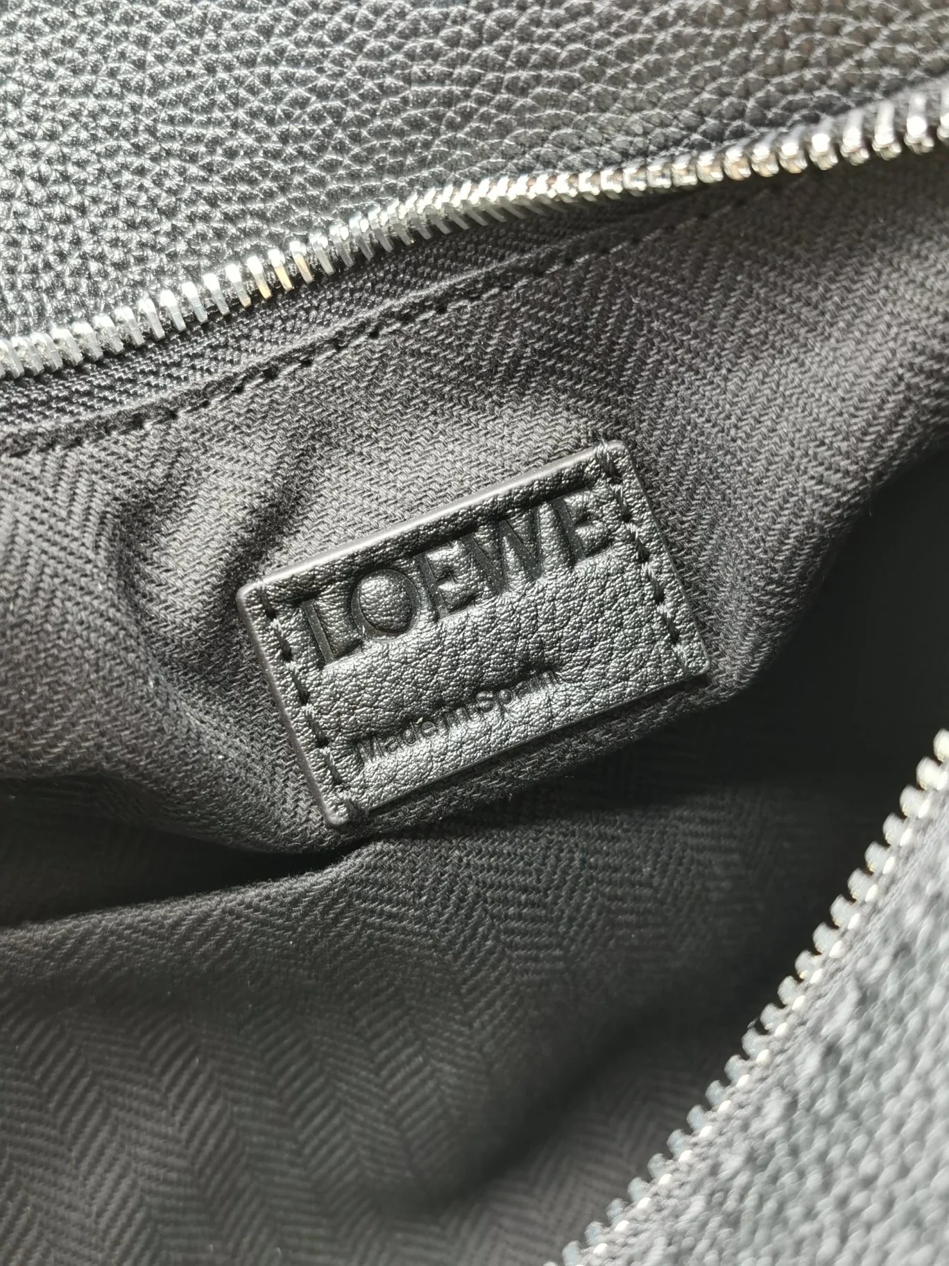 Сумка Loewe Puzzle из телячьей кожи, маленькая, черная.