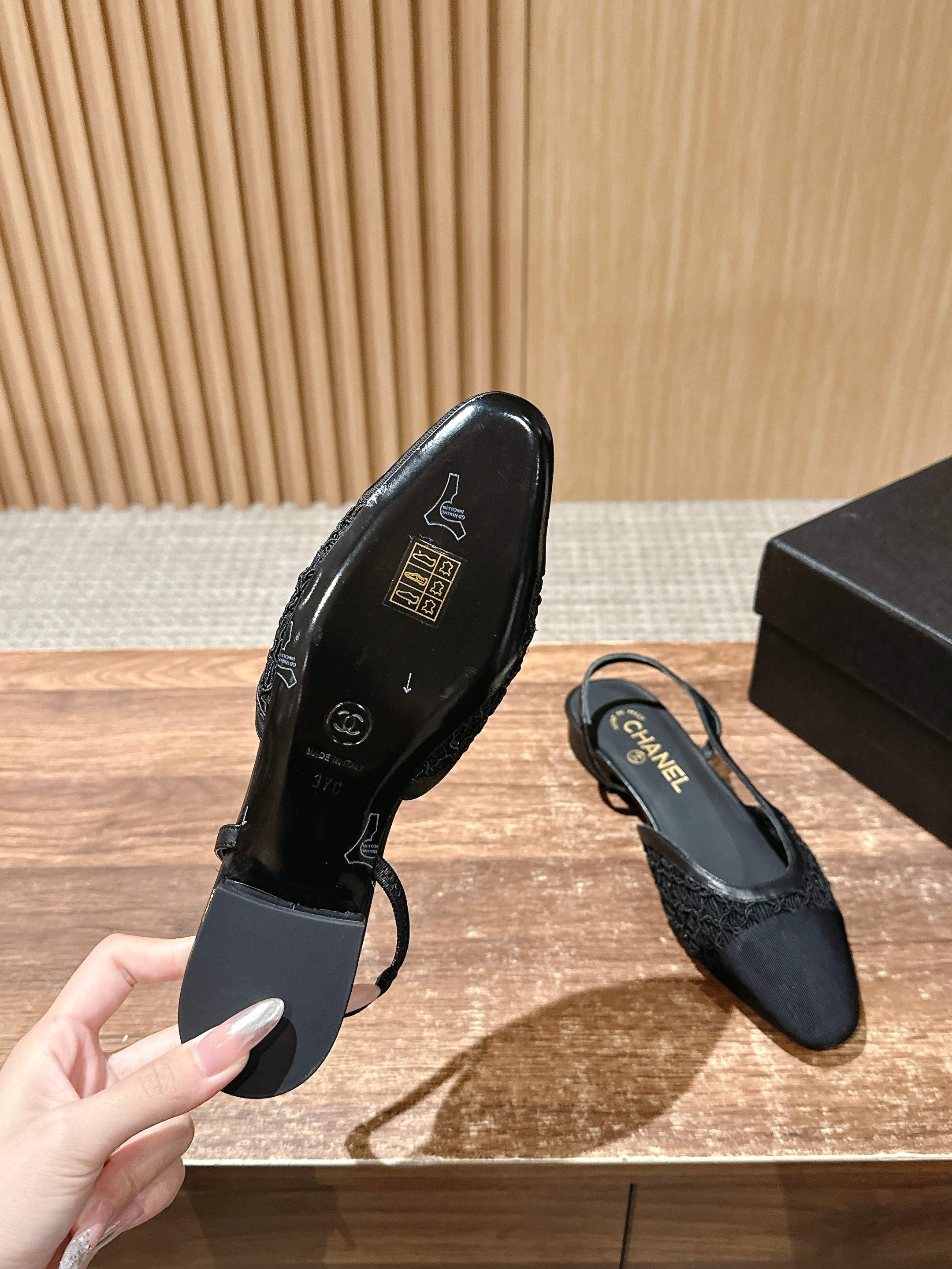 Chanel - Балетки с кружевом и лоскутным узором из шандунского шелка - Черные