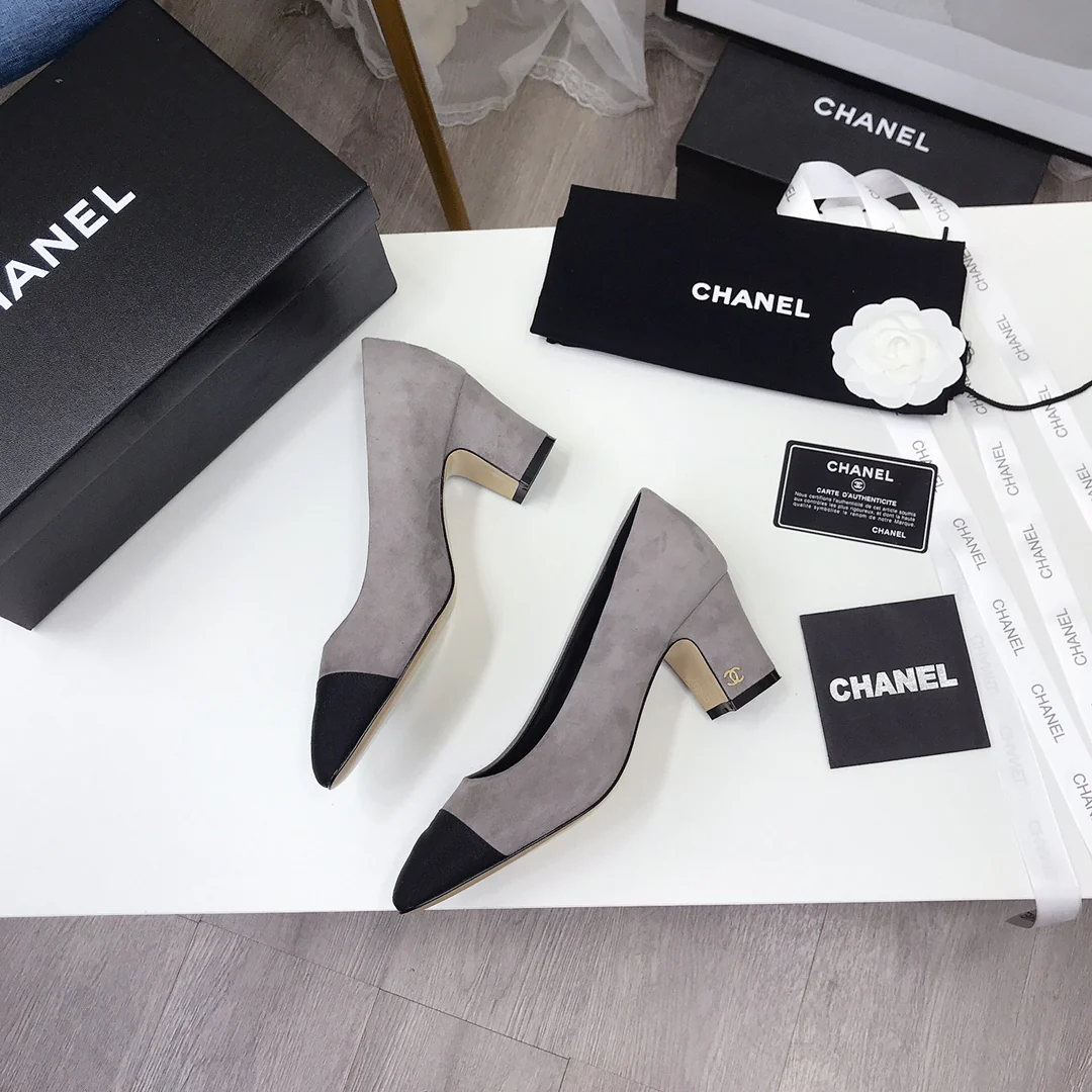 Туфли Chanel на массивном каблуке - Коллекция Métiers d'Art - Серый