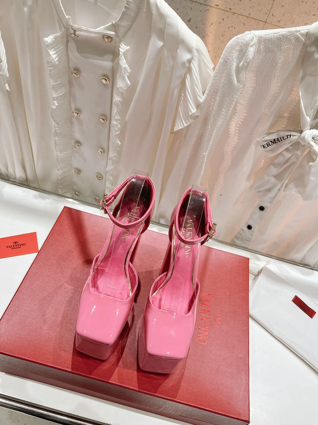 Новинка лета 2023 от Valentino - Сандалии на платформе - Платформа 9 см - Розовые