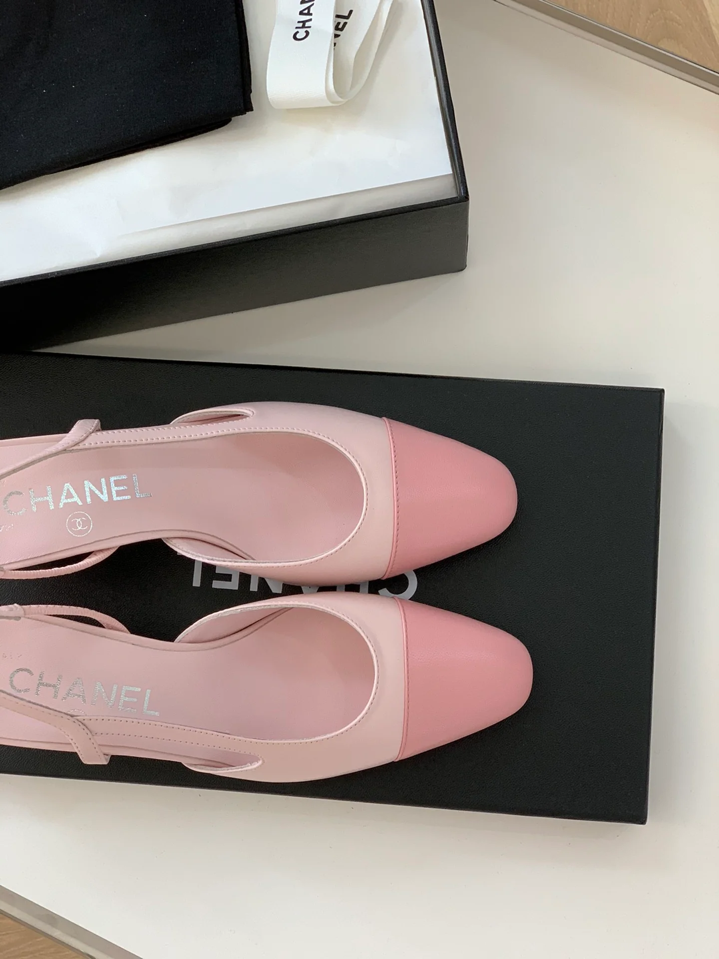 Балетки Chanel с открытой пяткой и массивным каблуком