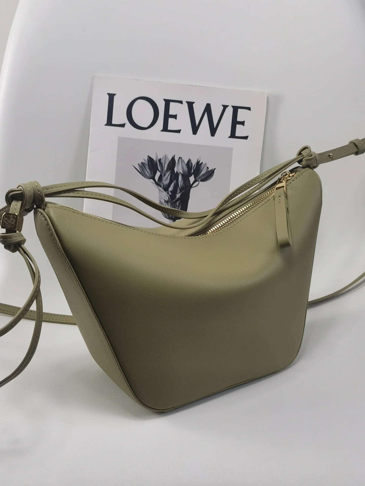 Сумка-хобо Loewe Hammock Shoulder Bag - цвет хаки - 1 шт.