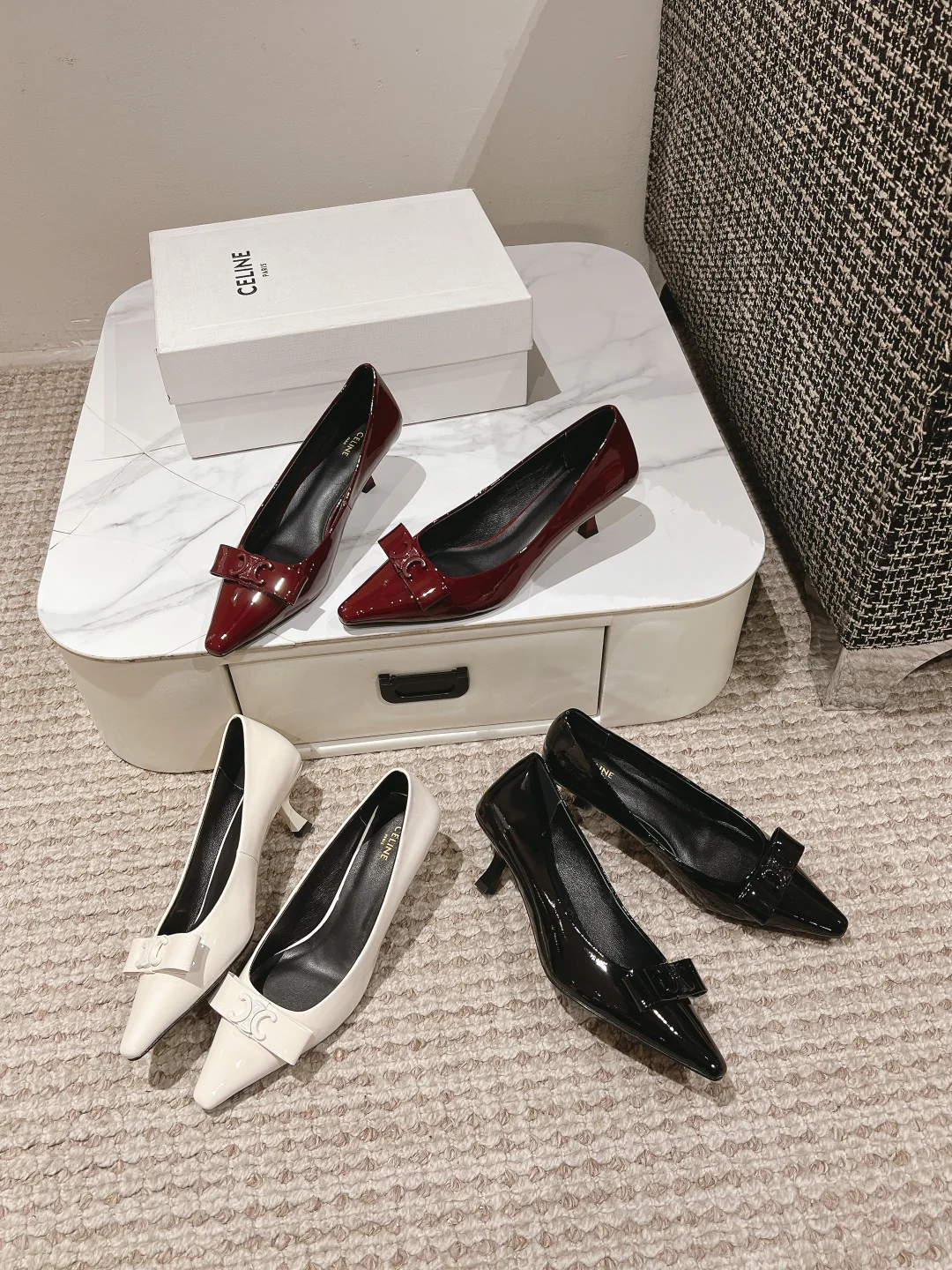 Celine - Балетки с заостренным носком и бантом, на невысоком каблуке