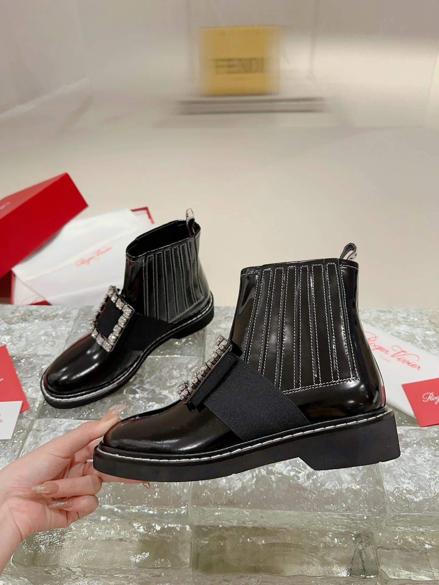 Ботильоны с квадратным носком и пряжкой - 2024 - Ботильоны с металлической пряжкой - Черные - 1