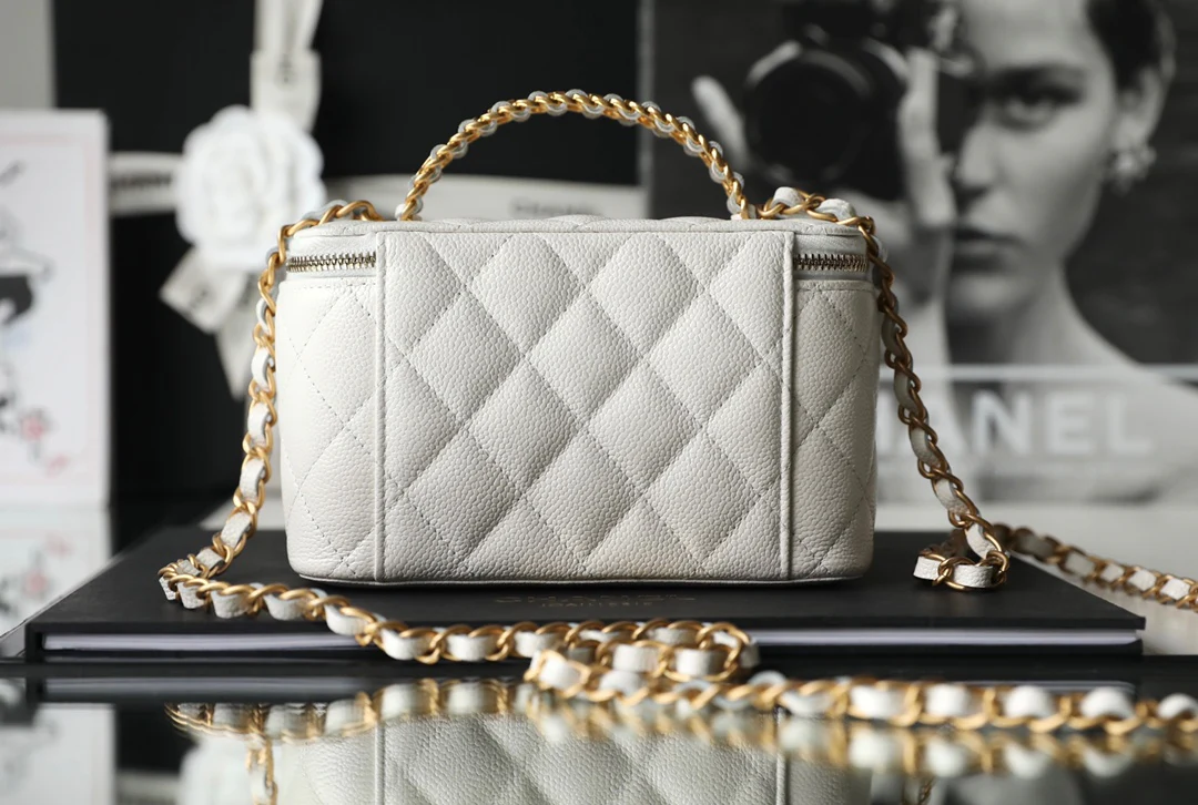 Весенне-летняя коллекция Chanel - Браслет с буквой - Квадратная коробка - Белый