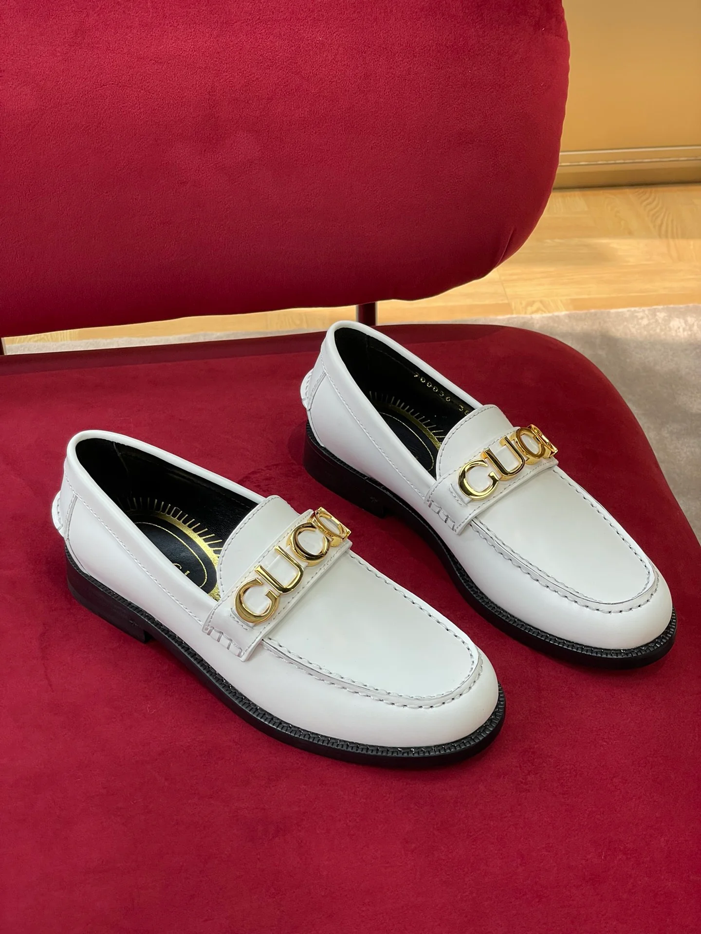 Новинка сезона осень/зима 2022 от Gucci - Лоферы - Белые