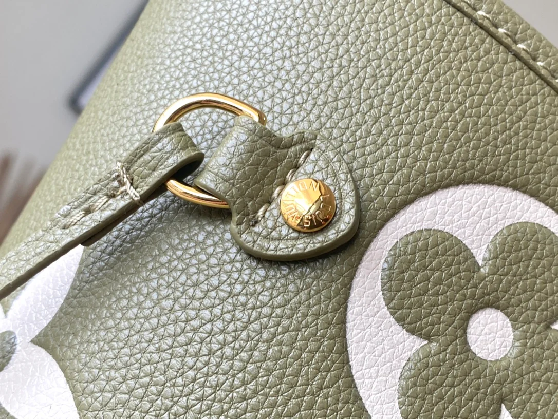 m46649-LV-neverfull-mm-grass green