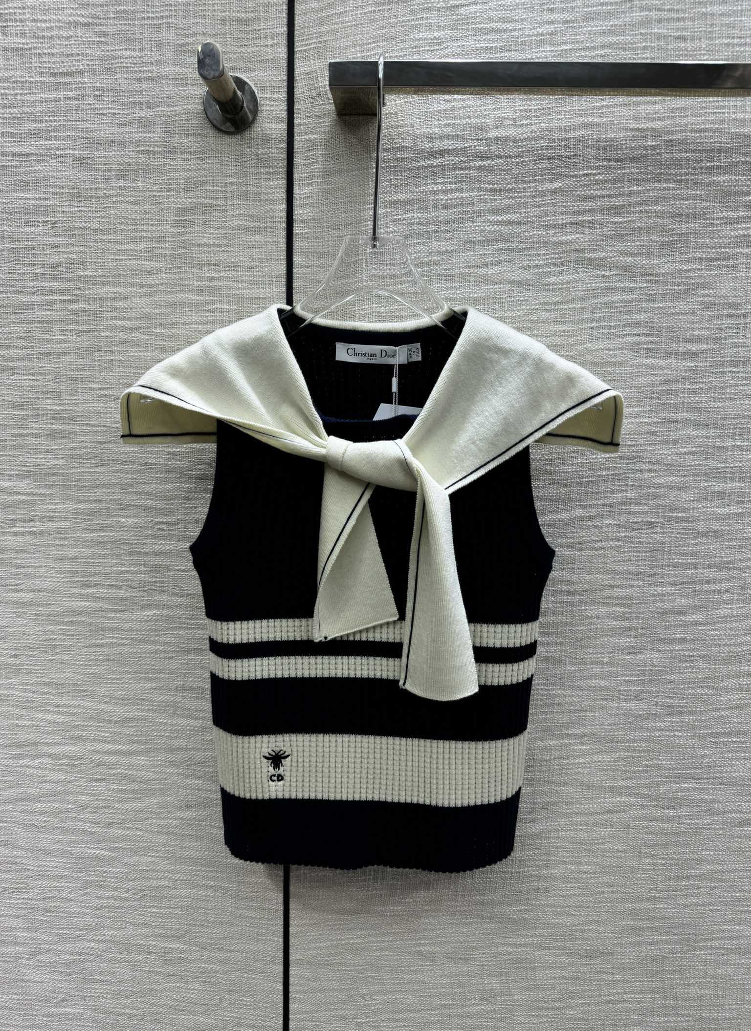 Dior - 2403-24 Новейший жилет в стиле преппи с воротником-шалью для ранней весны