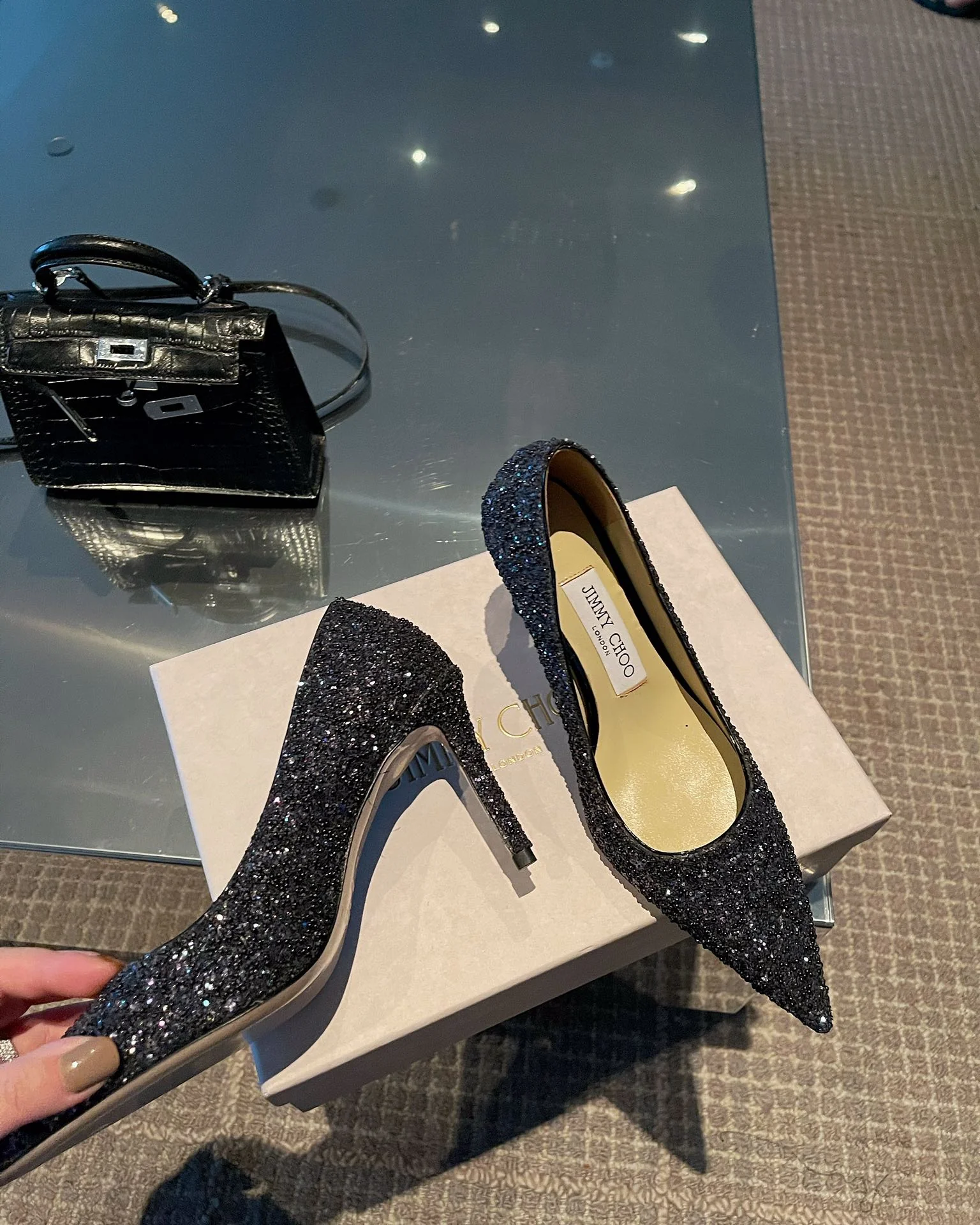 Jimmy - Туфли на высоком каблуке с блестящими жемчужными вставками - Черные - 8 см